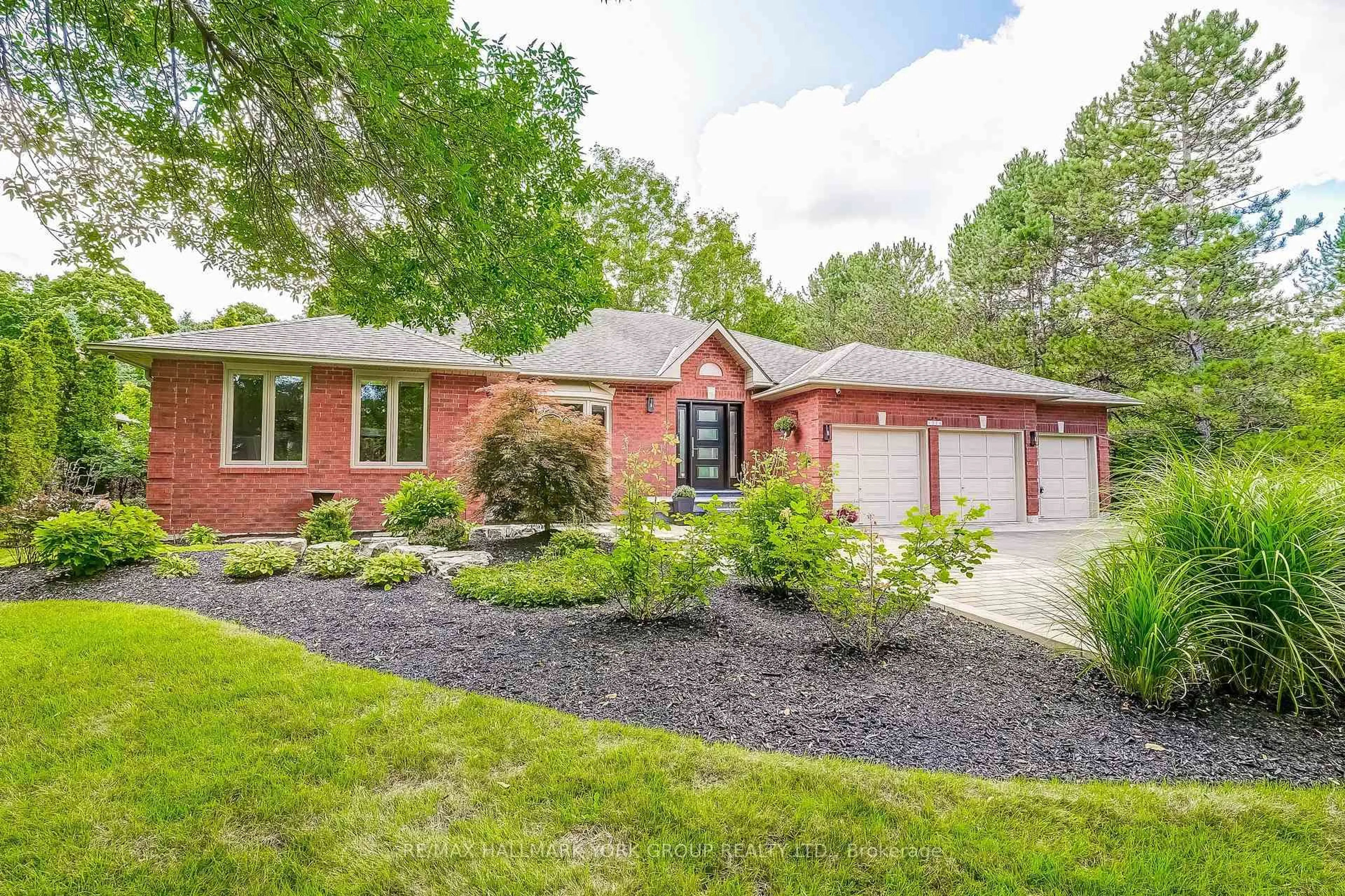 Home with brick exterior material, street for 21 Treegrove Circ, Aurora Ontario L4G 6M1