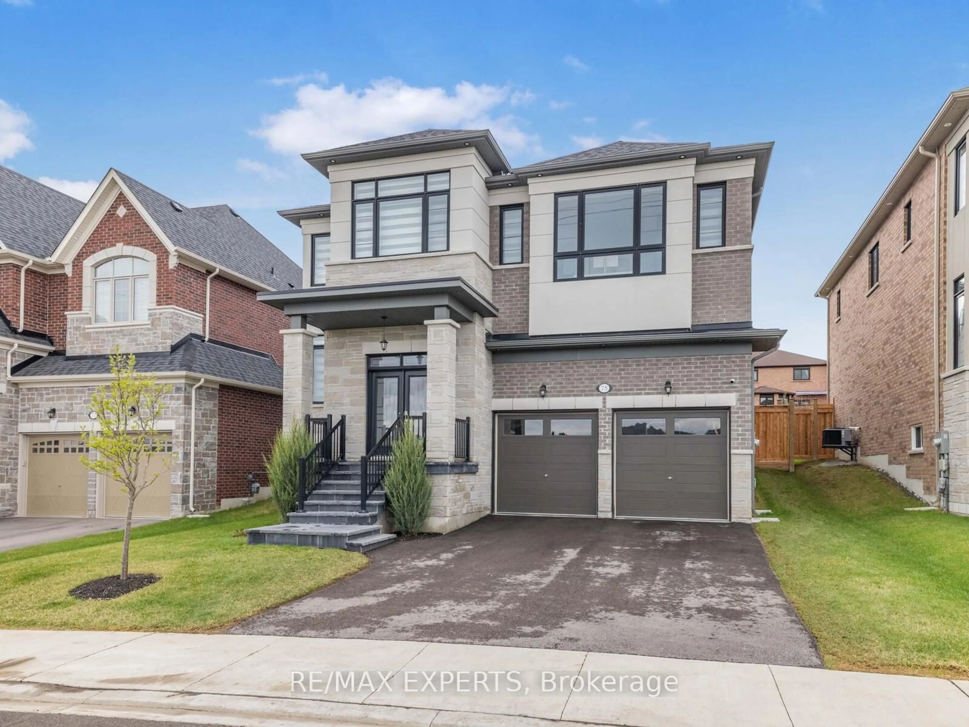 Home with brick exterior material, street for 75 Bethpage Cres, Newmarket Ontario L3X 1B8