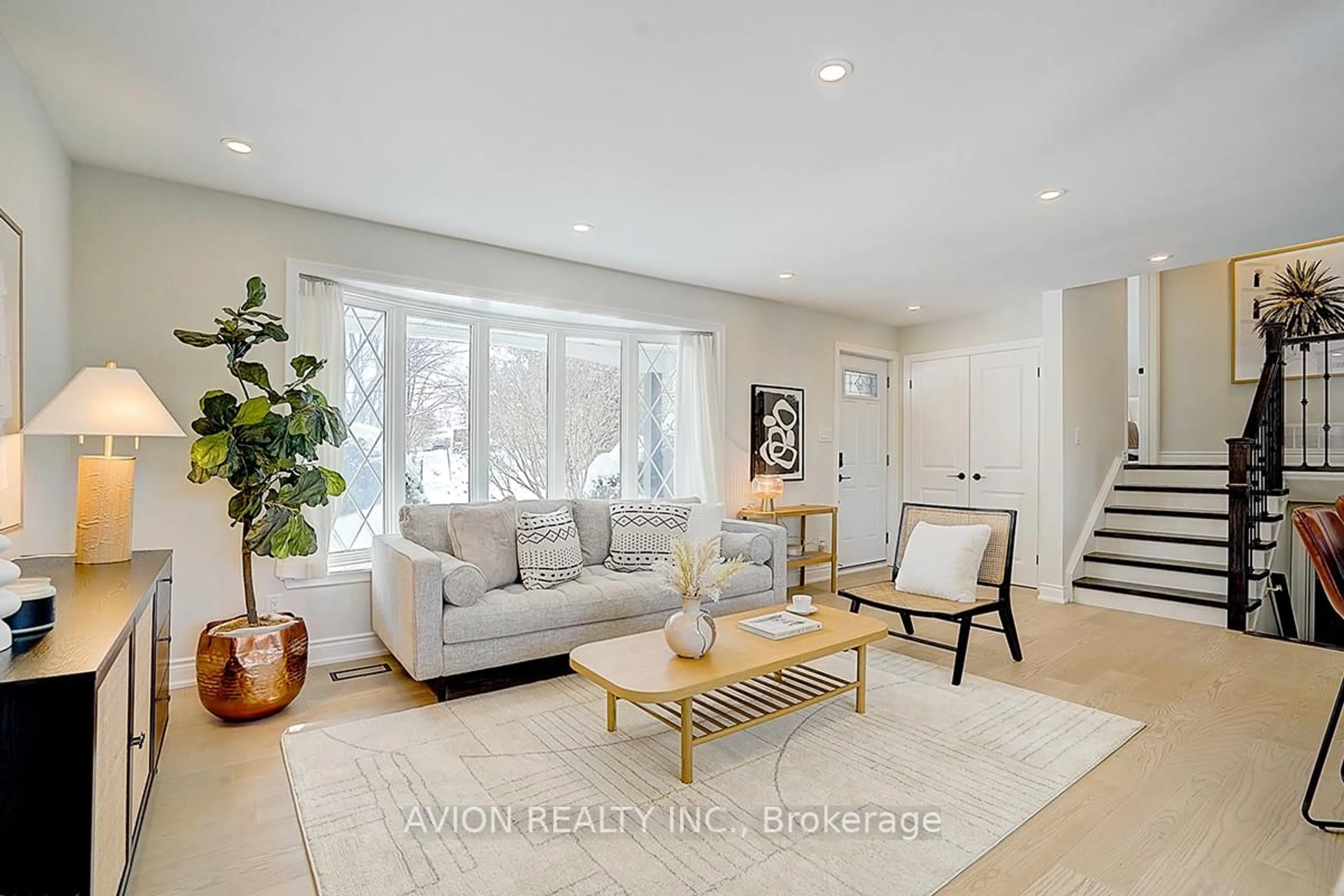Living room with furniture, unknown for 24 Drakefield Rd, Markham Ontario L3P 1G5