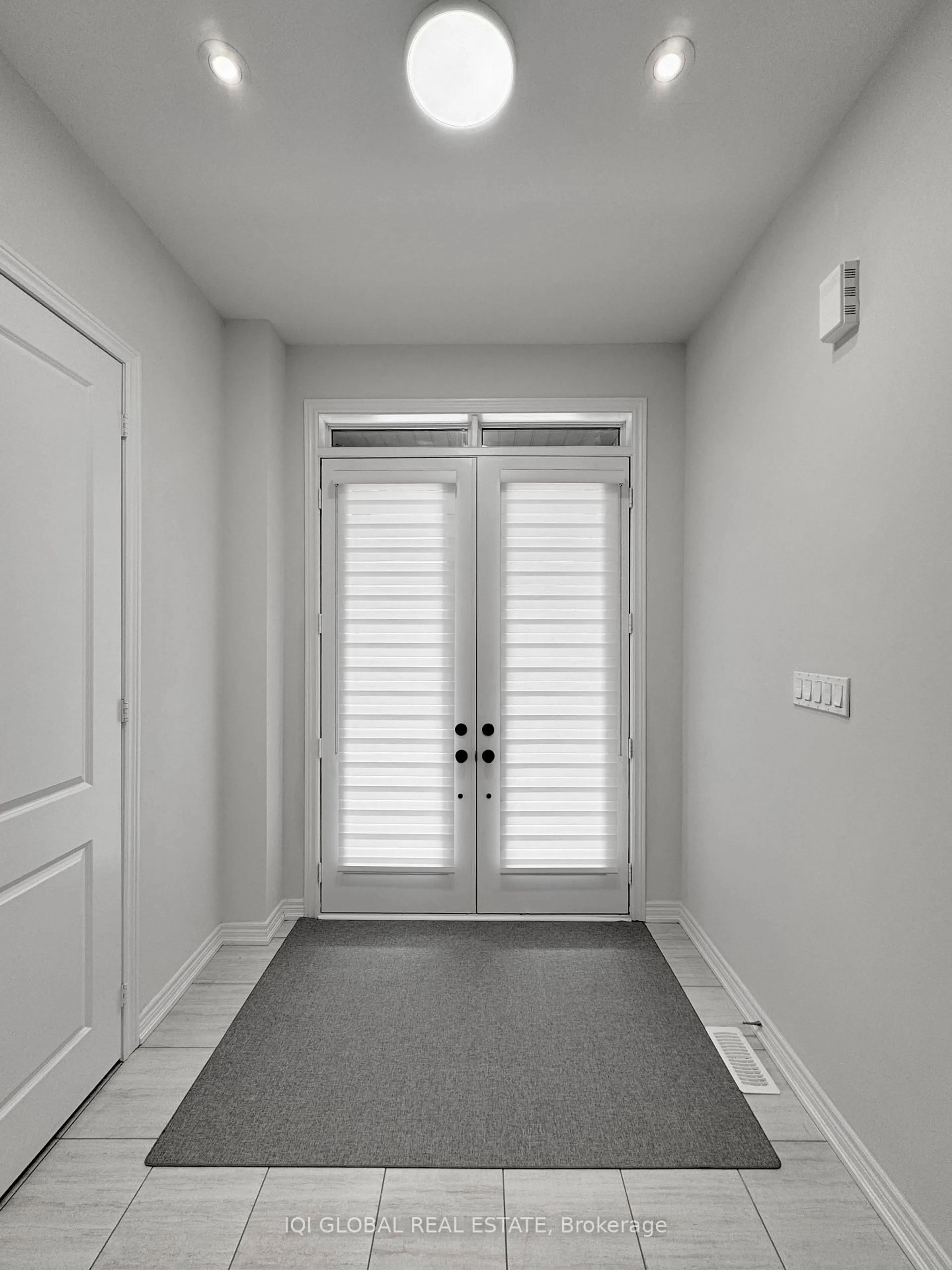 Indoor entryway for 164 Mckean Dr, Whitchurch-Stouffville Ontario L4A 5A8