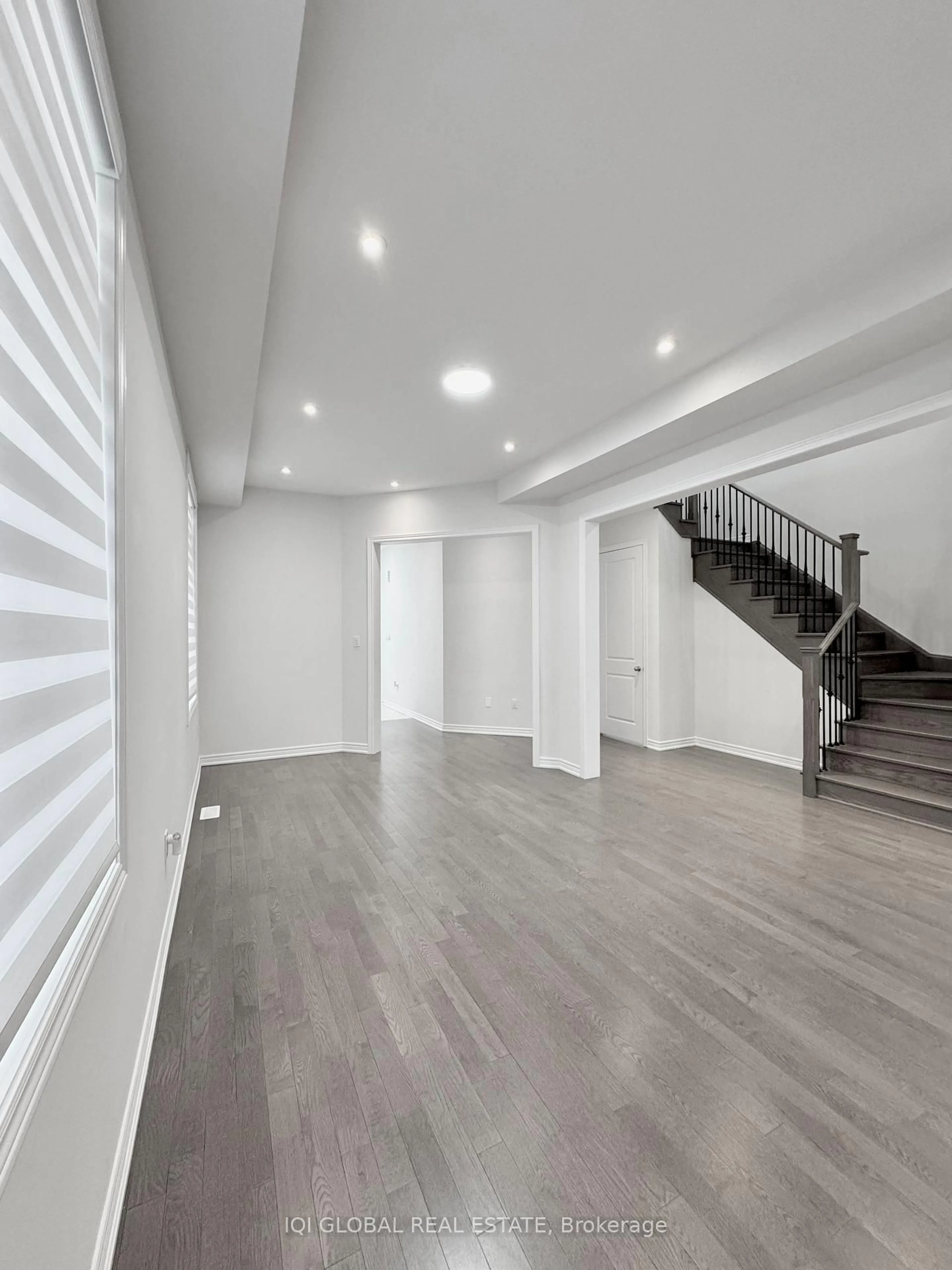 Indoor foyer for 164 Mckean Dr, Whitchurch-Stouffville Ontario L4A 5A8