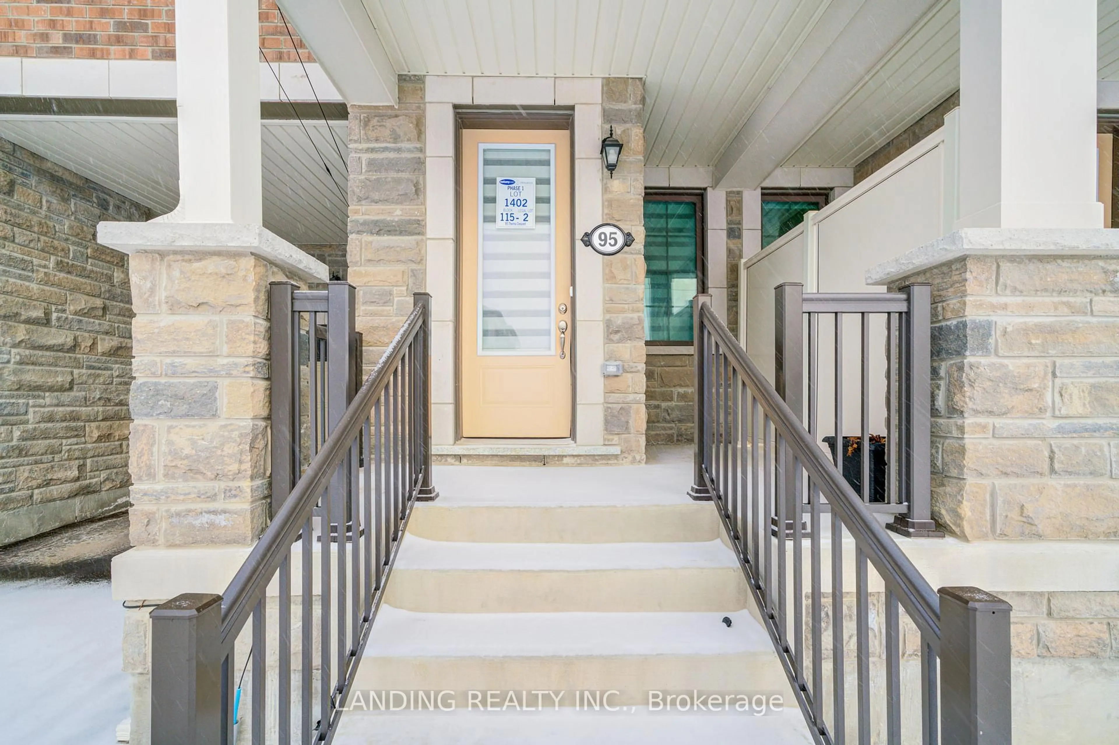 Indoor foyer for 95 Therma Cres, Markham Ontario L6C 3K9