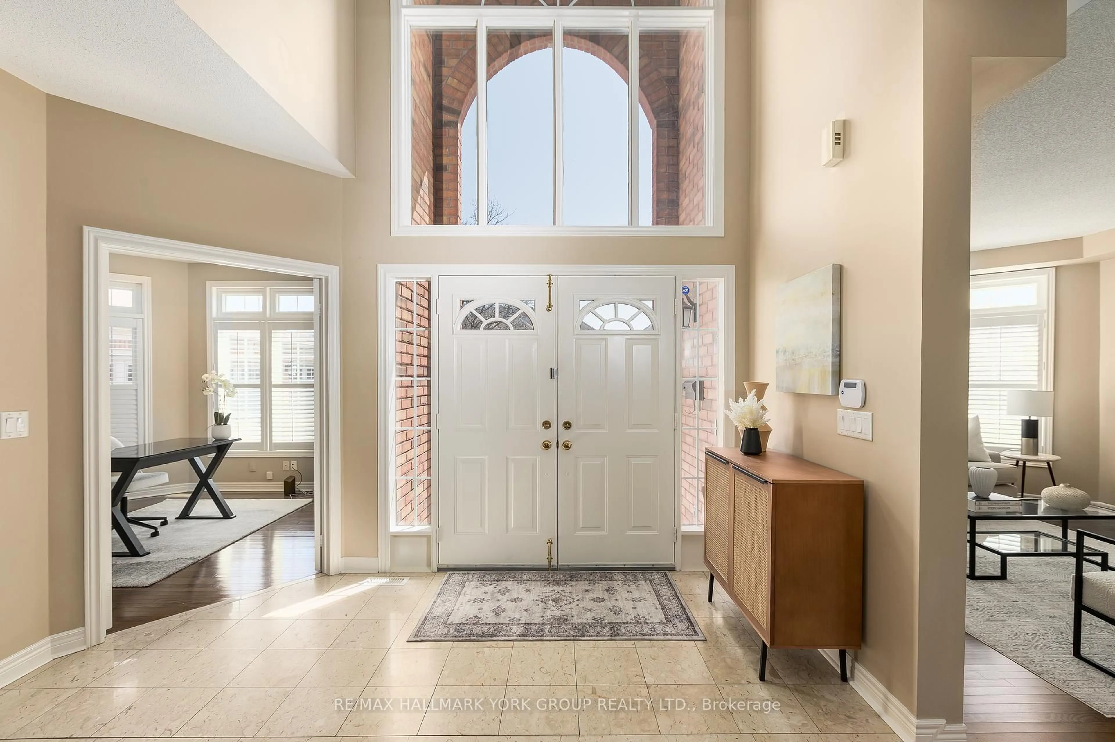 Indoor entryway for 52 Forester Cres, Markham Ontario L6C 1V2