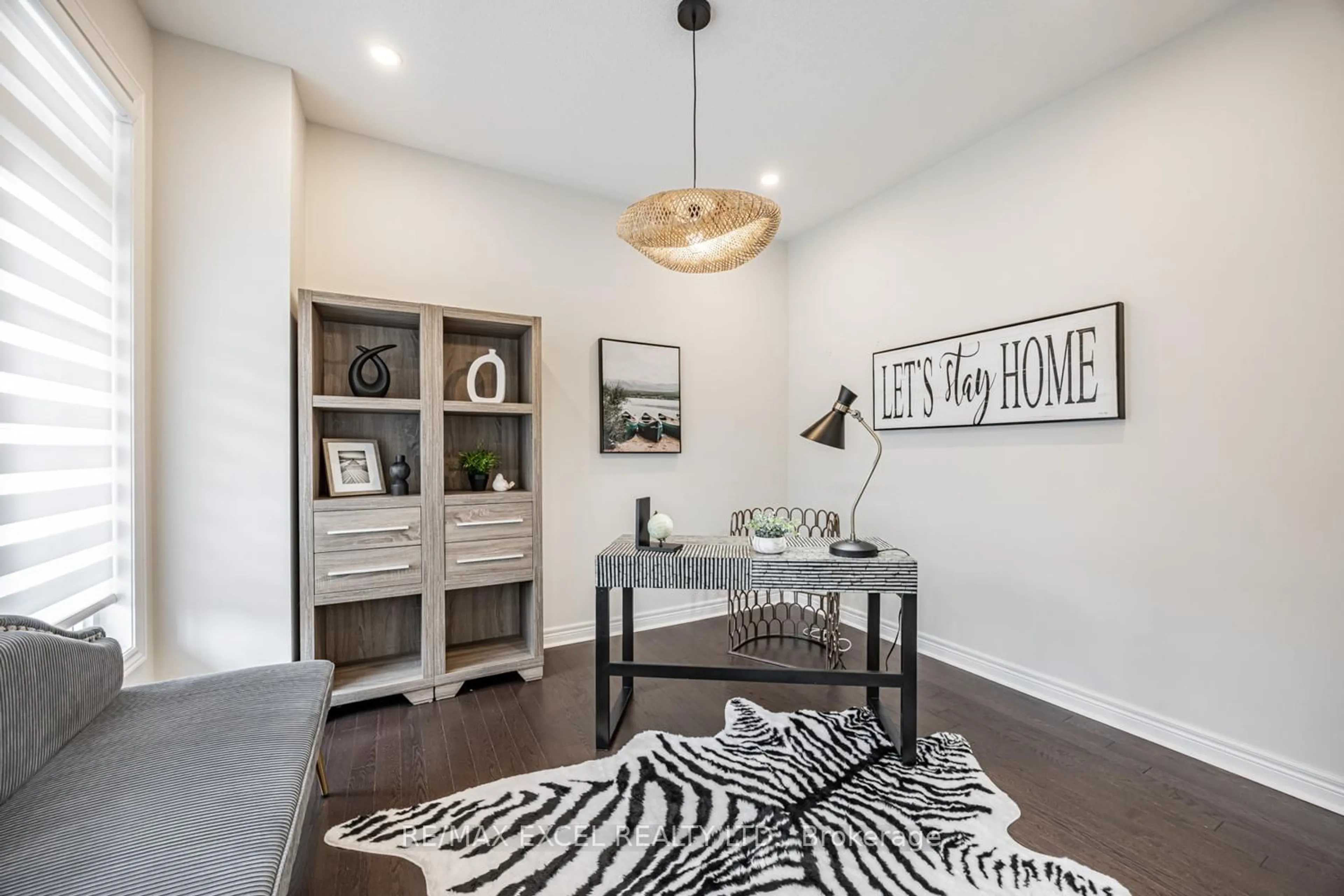 Indoor entryway for 77 Sunnyside Hill Rd, Markham Ontario L6B 0Z8