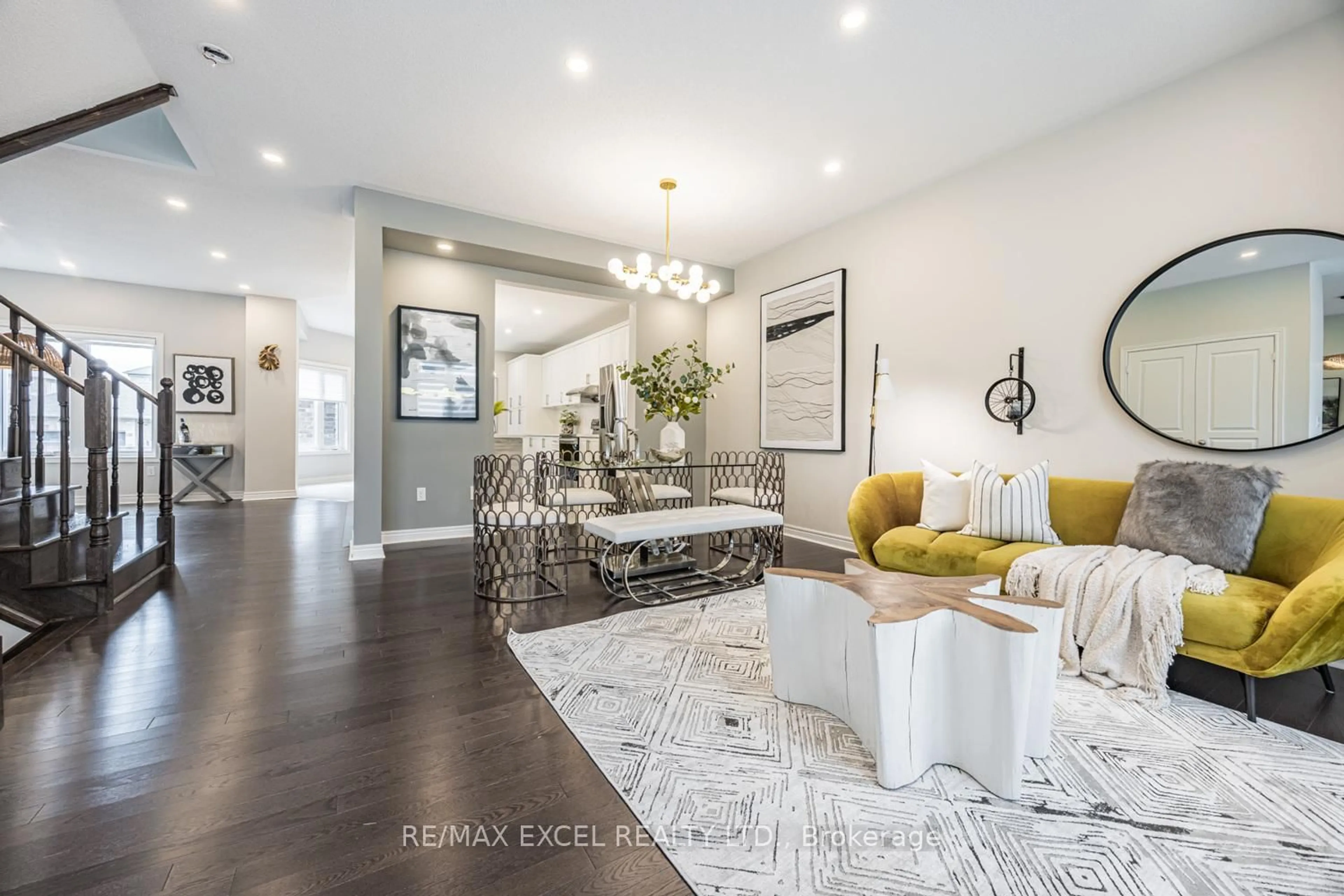 Indoor entryway for 77 Sunnyside Hill Rd, Markham Ontario L6B 0Z8