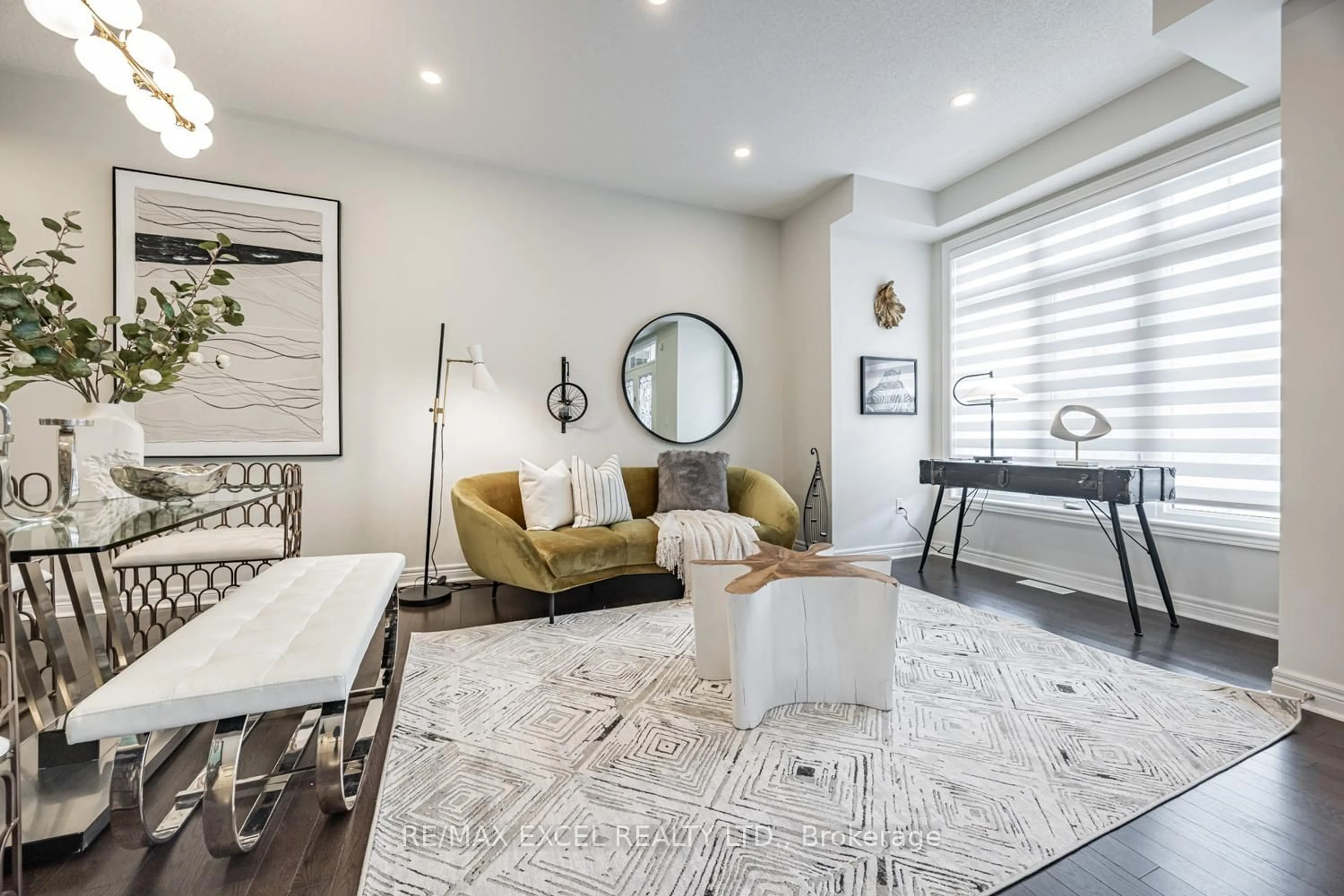 Living room with furniture, unknown for 77 Sunnyside Hill Rd, Markham Ontario L6B 0Z8