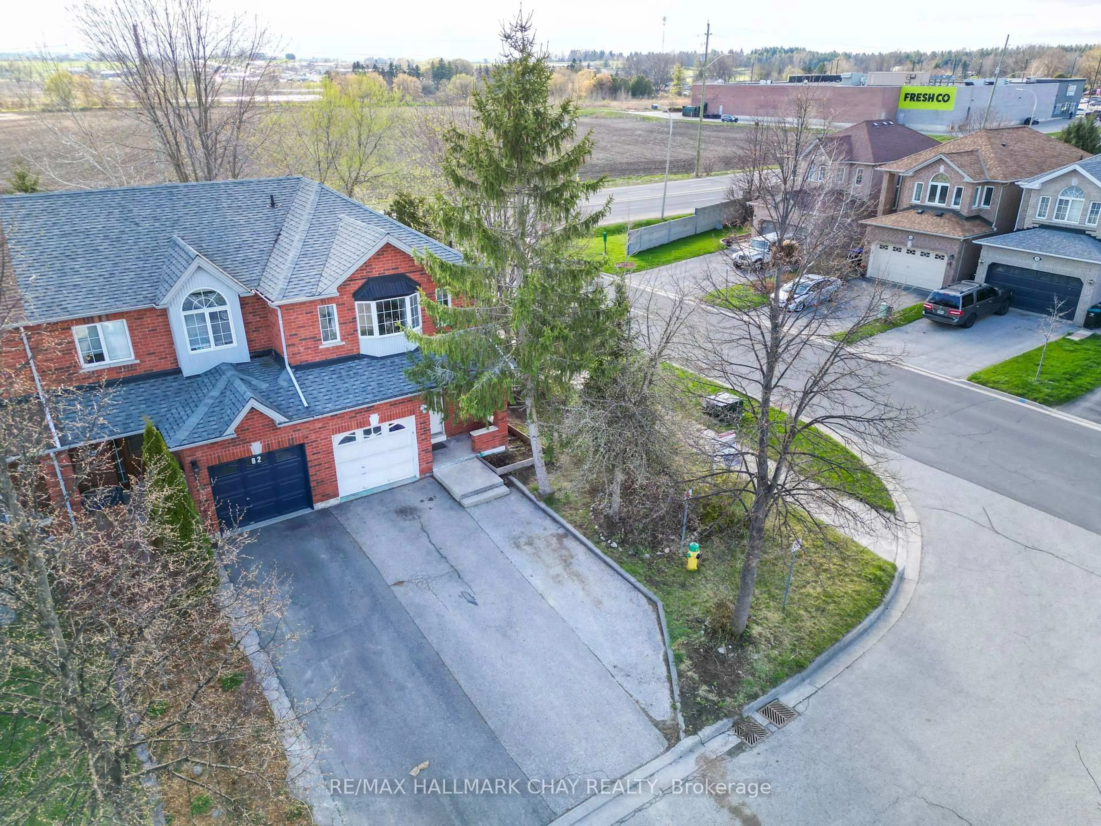 A pic from outside/outdoor area/front of a property/back of a property/a pic from drone, street for 84 Smith St, New Tecumseth Ontario L9R 2A2