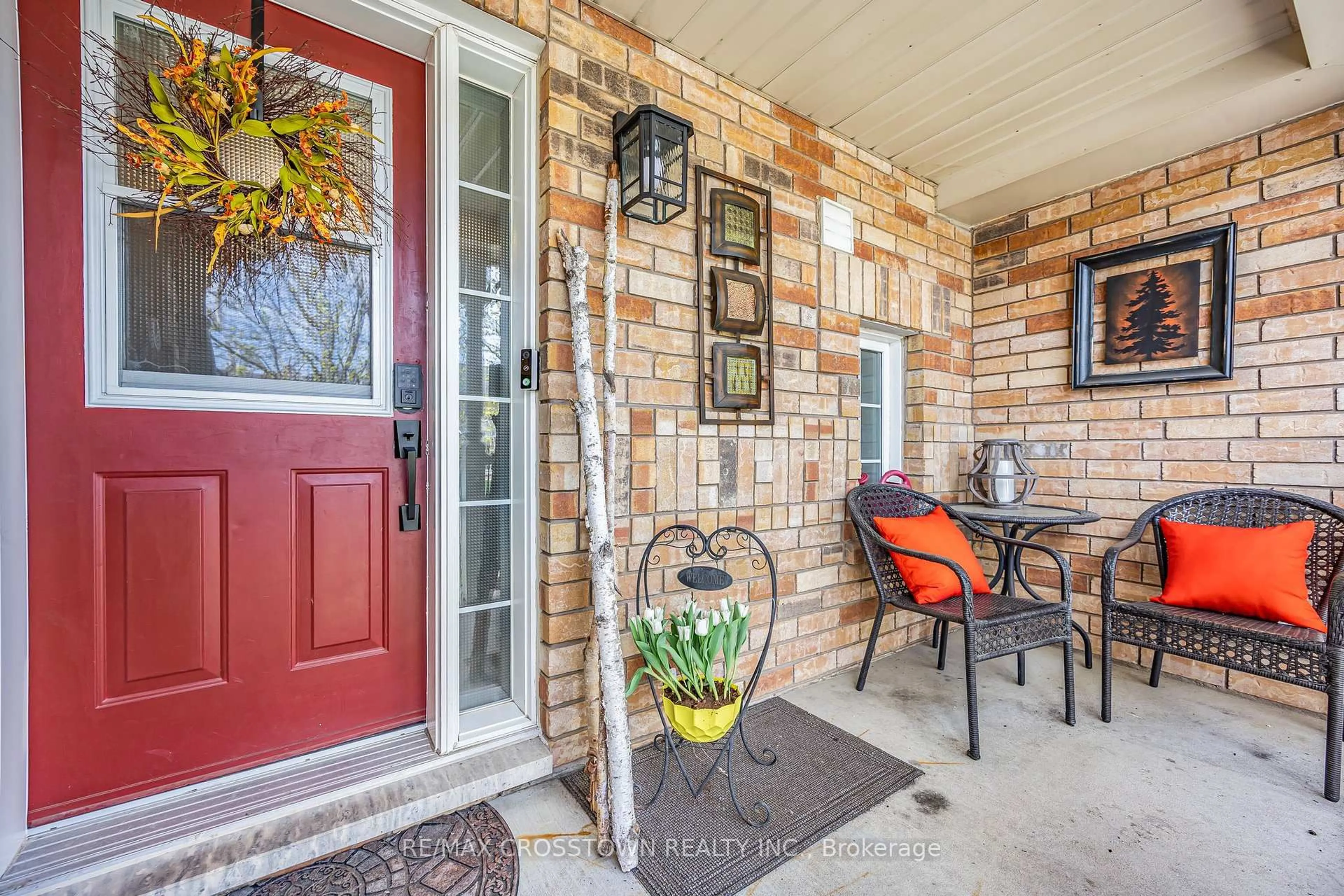 Indoor entryway for 78 Gunning Cres, New Tecumseth Ontario L0G 1W0