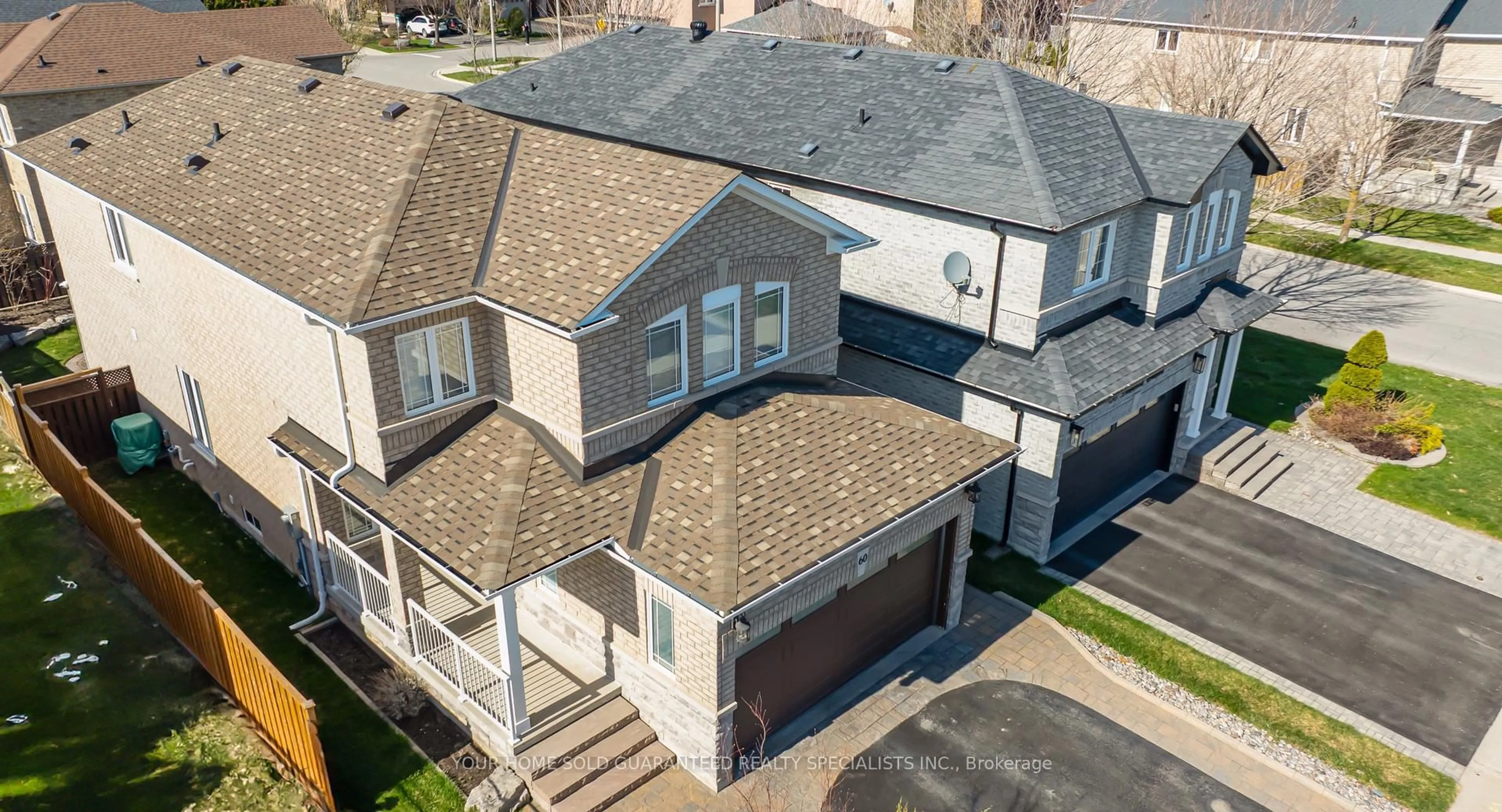 A pic from outside/outdoor area/front of a property/back of a property/a pic from drone, street for 60 Deerwood Cres, Richmond Hill Ontario L4E 4B5