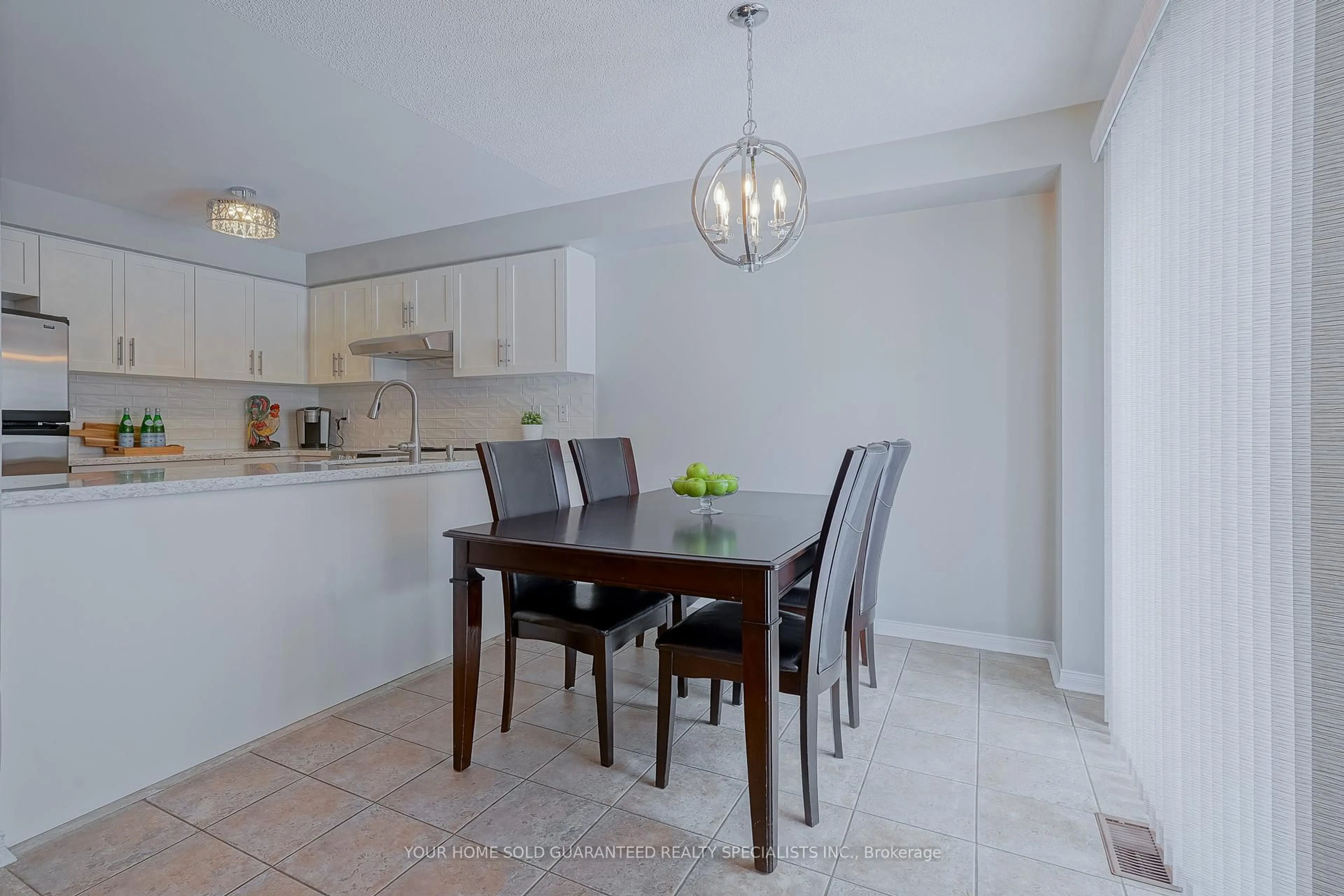 Dining room, ceramic/tile floor for 60 Deerwood Cres, Richmond Hill Ontario L4E 4B5