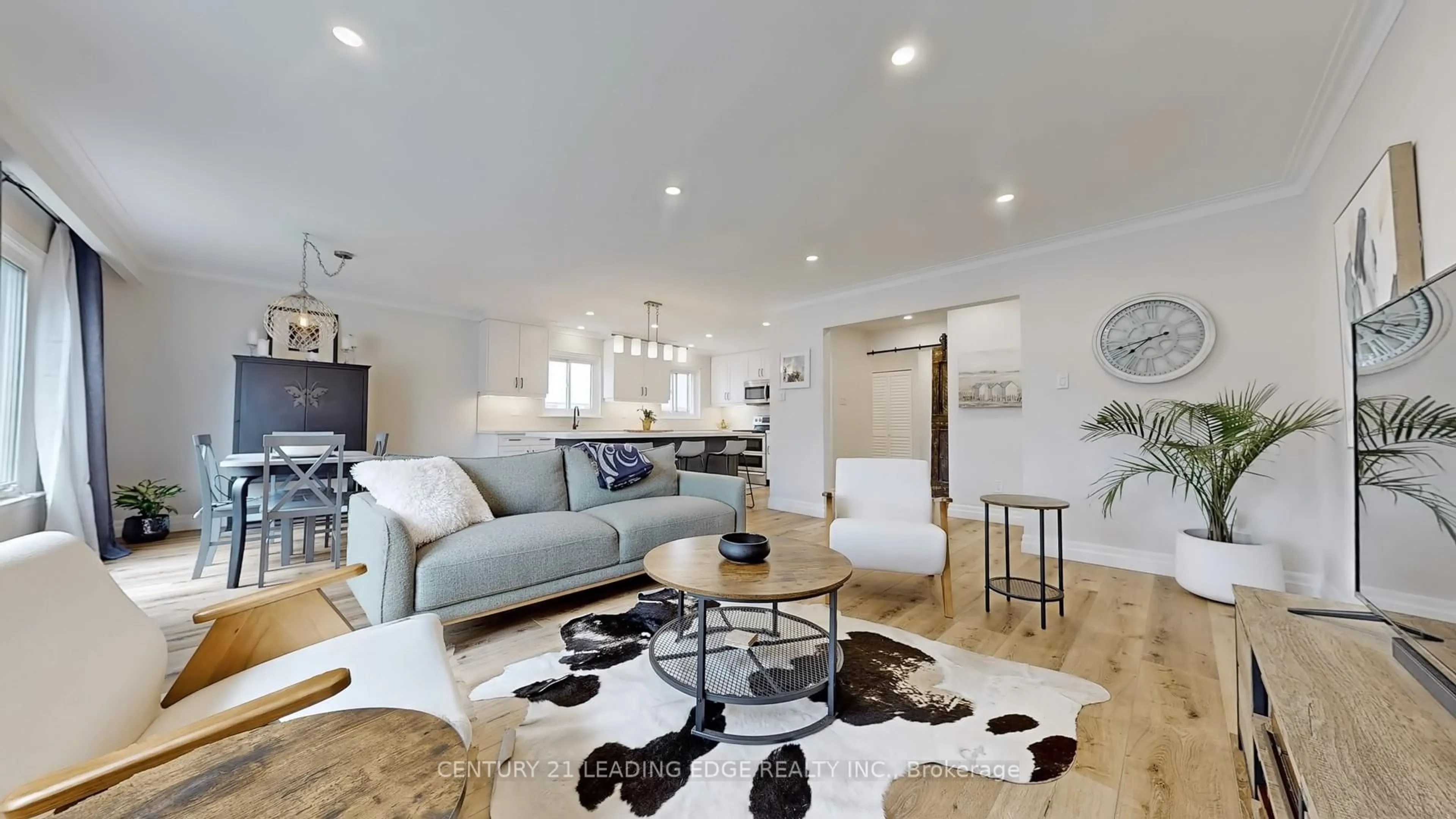 Living room with furniture, unknown for 4 Hamilton Hall Dr, Markham Ontario L3P 2P2