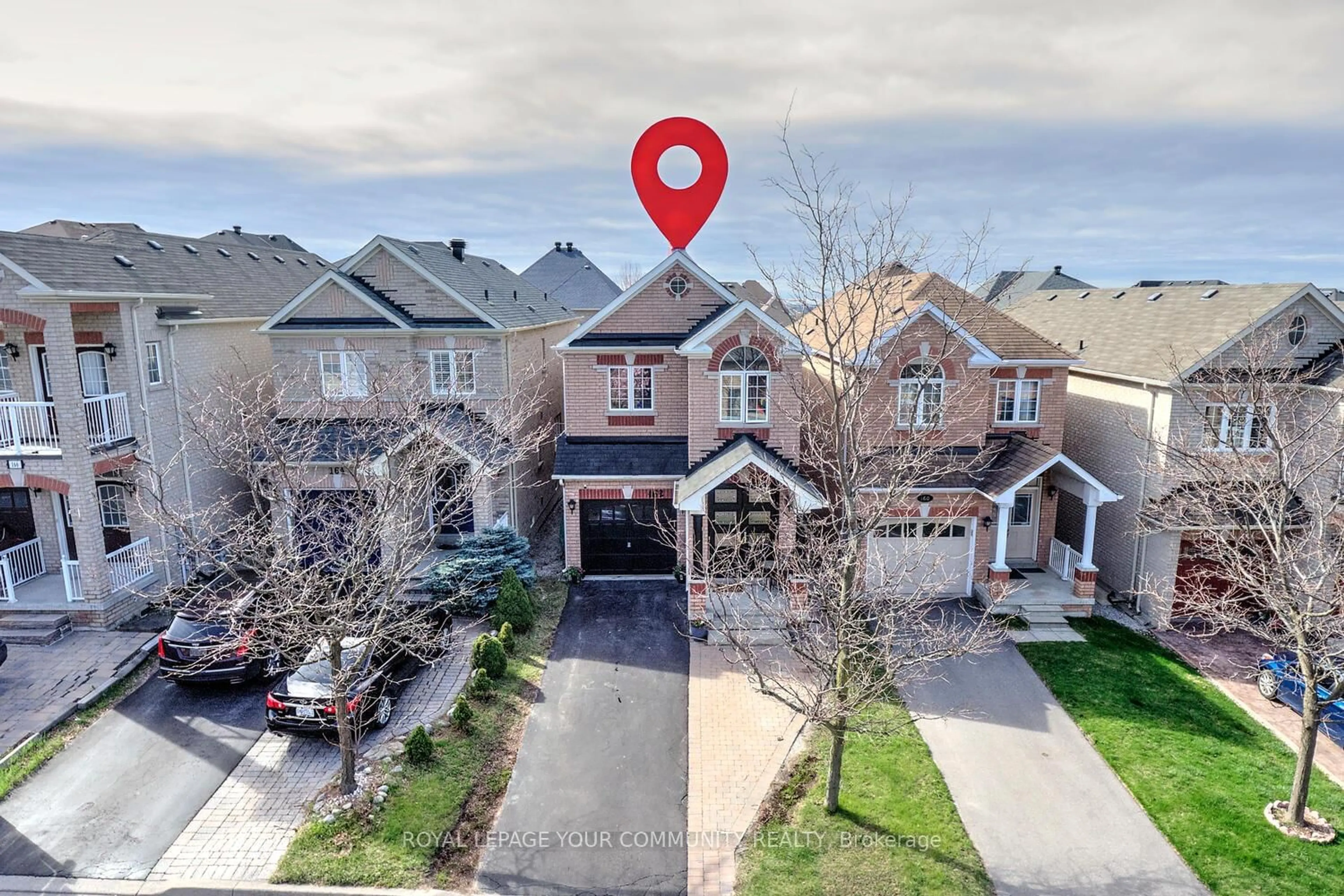 A pic from outside/outdoor area/front of a property/back of a property/a pic from drone, street for 162 Chayna Cres, Vaughan Ontario L6A 0L6