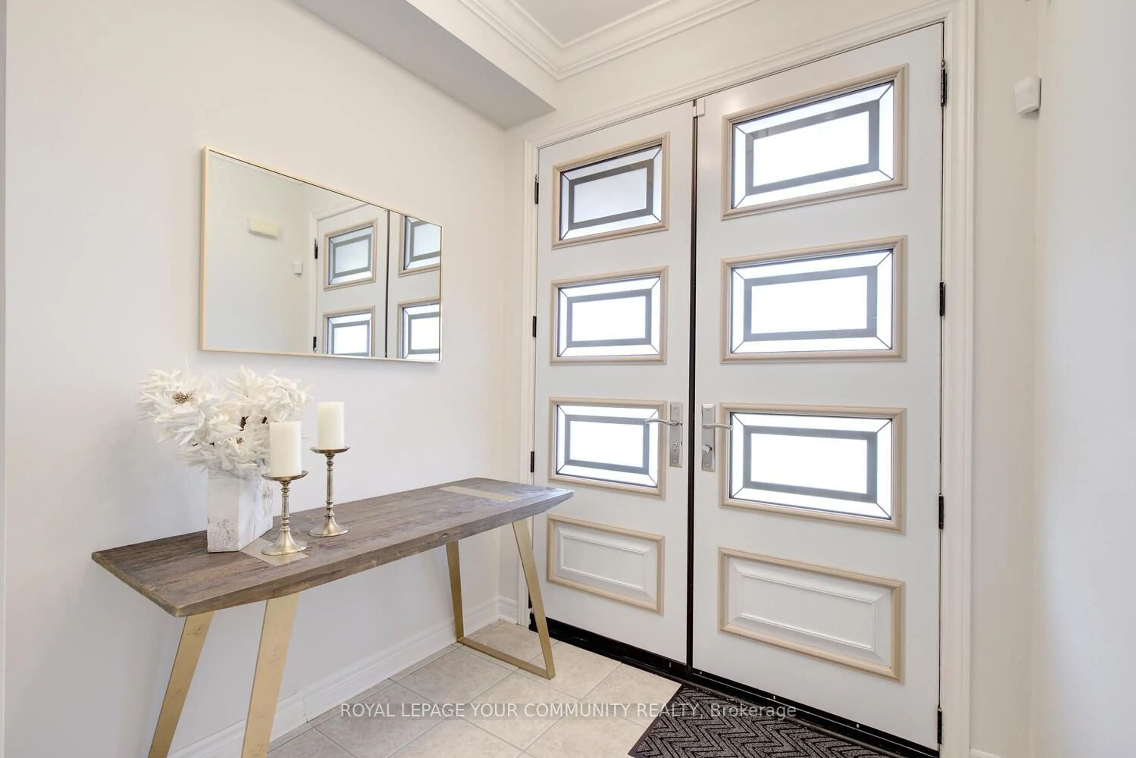 Indoor entryway for 162 Chayna Cres, Vaughan Ontario L6A 0L6