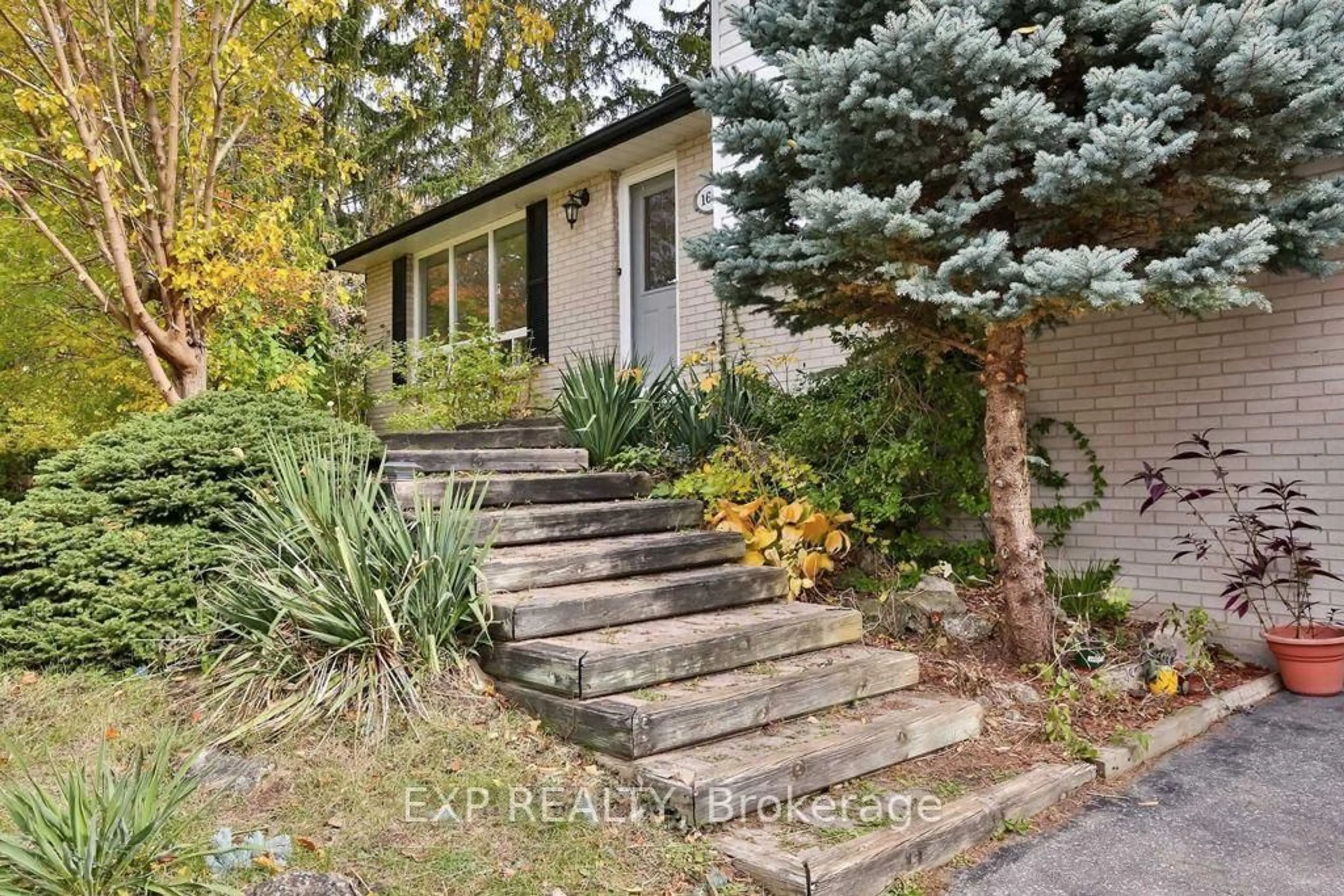 Unknown for 165 Carlson Dr, Newmarket Ontario L3Y 3H2
