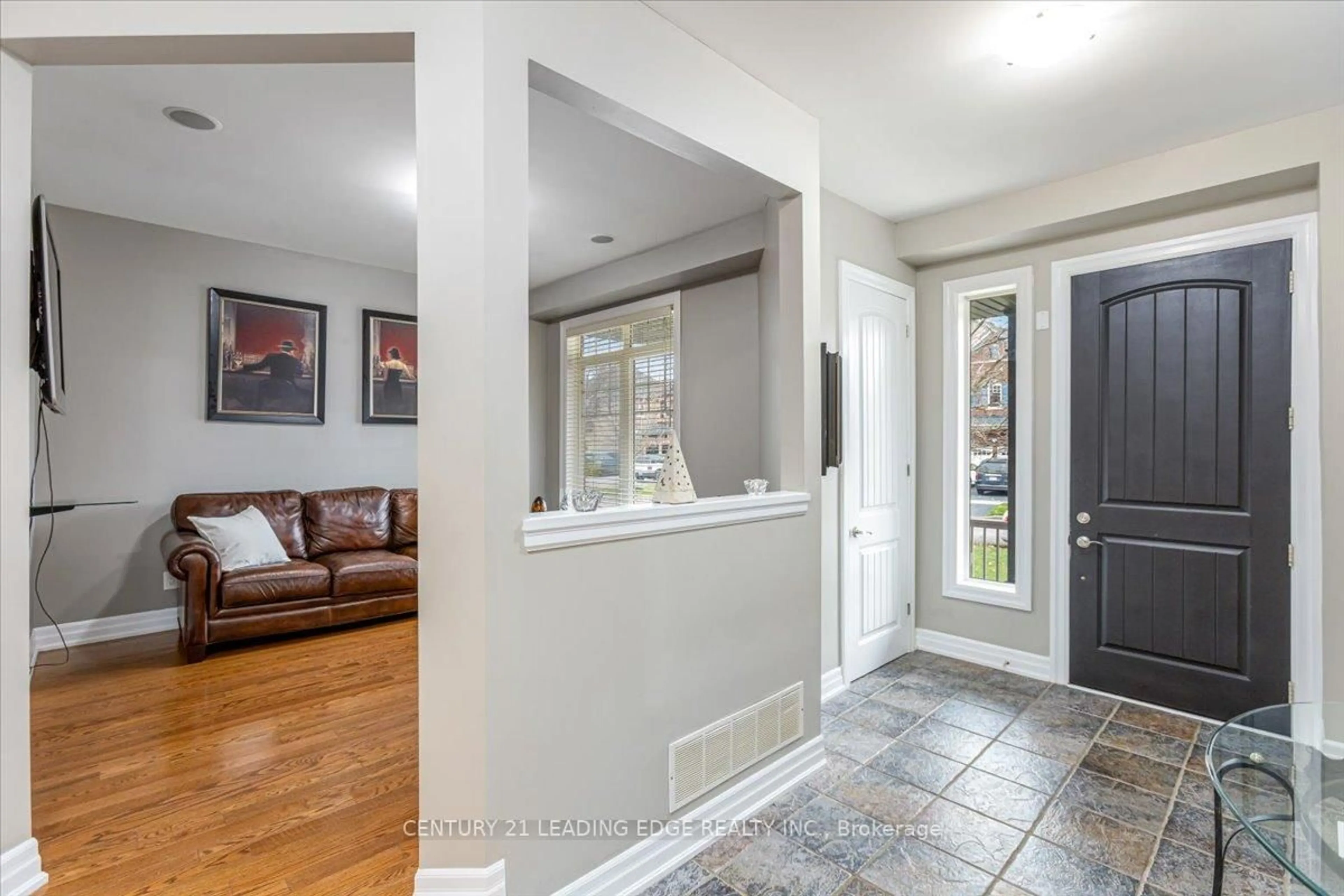 Indoor entryway for 55 CAMPBELL Dr, Uxbridge Ontario L9P 0B3