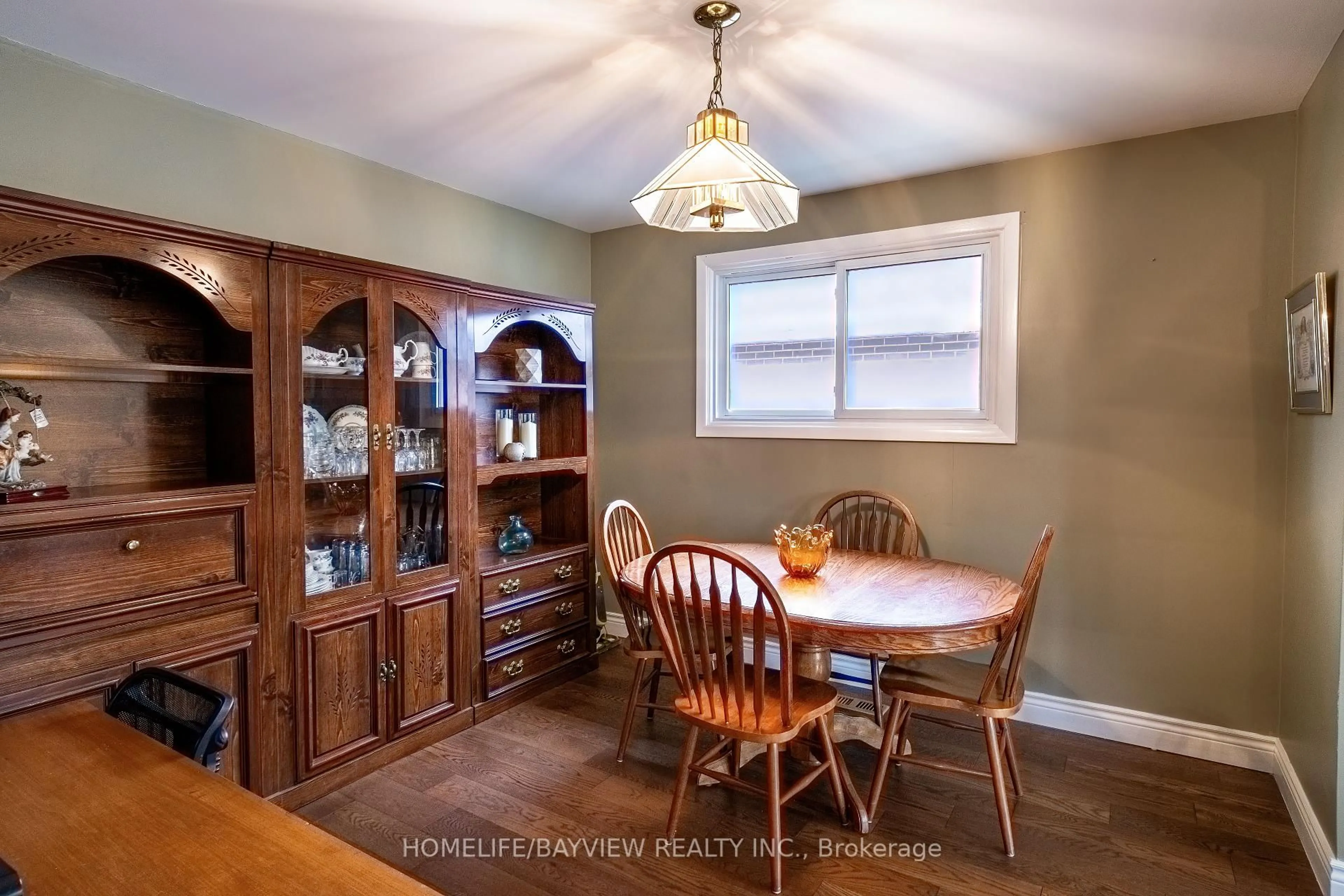 Dining room, wood/laminate floor for 108 Cherrywood Dr, Newmarket Ontario L3Y 2X7