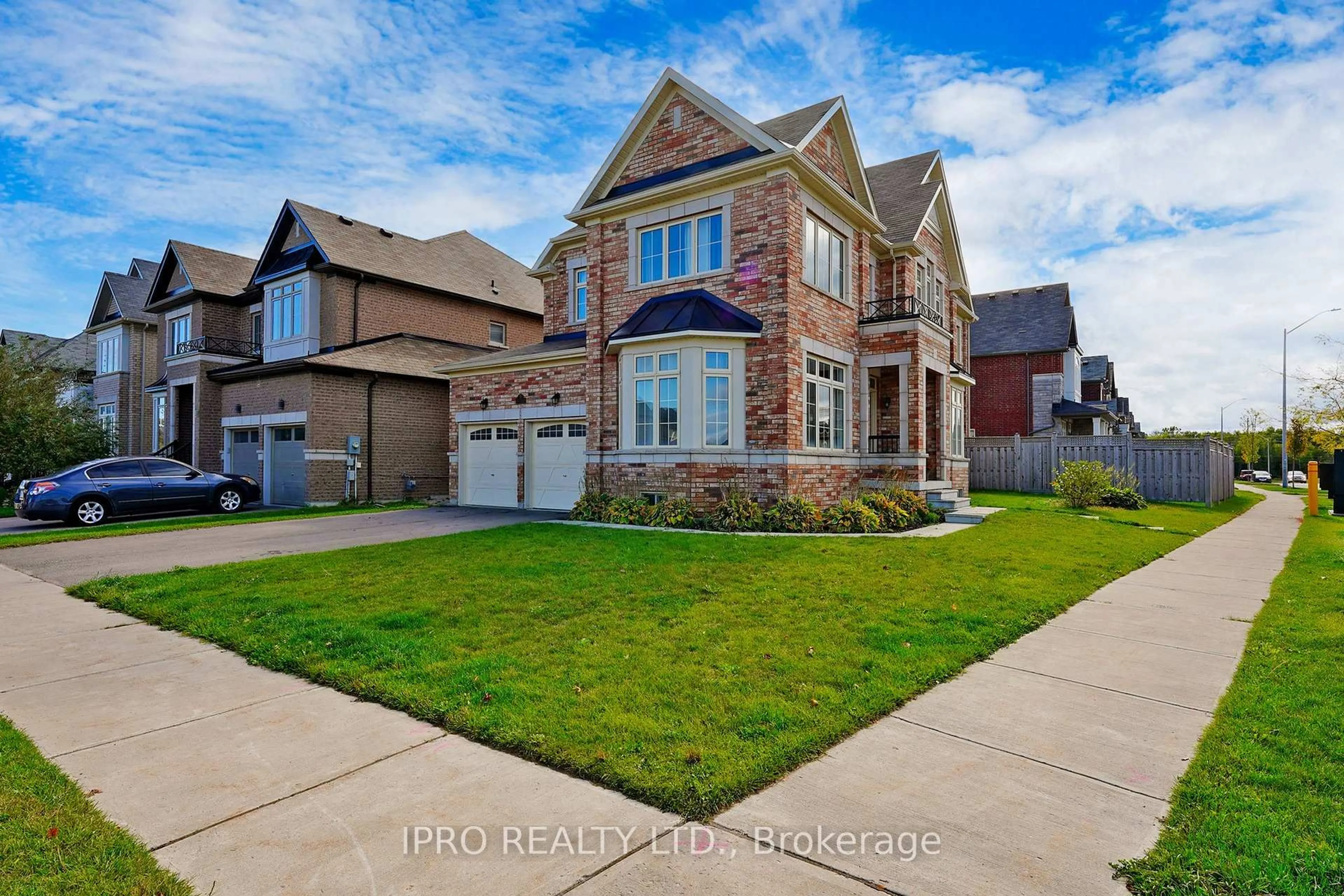 Home with brick exterior material, street for 1071 Cole St, Innisfil Ontario L9S 4R4