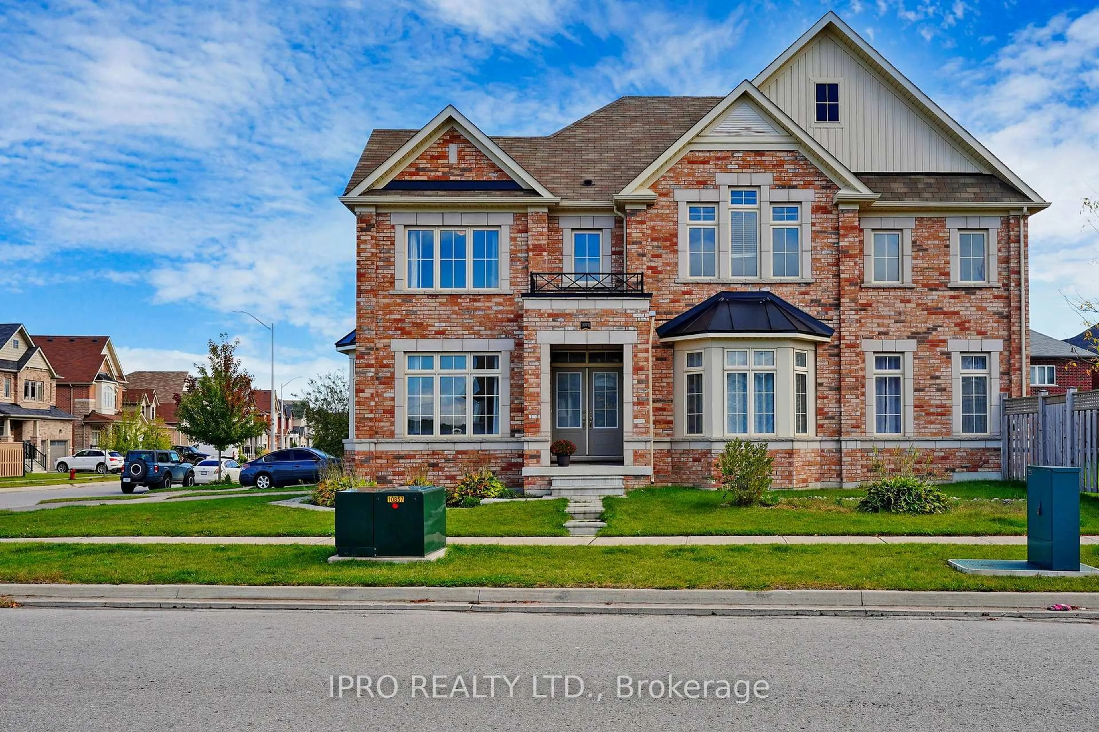 Home with brick exterior material, street for 1071 Cole St, Innisfil Ontario L9S 4R4