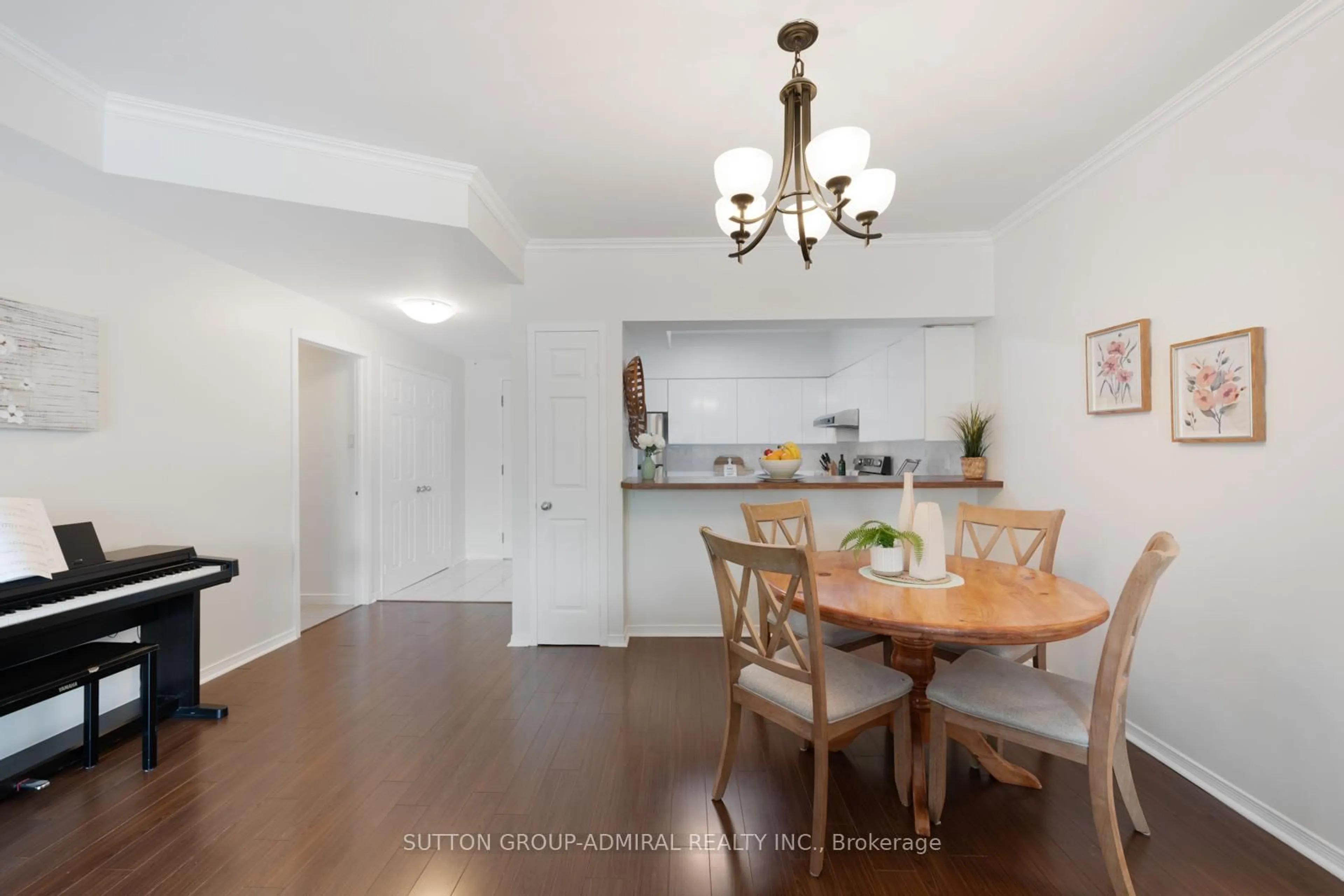 Dining room, wood/laminate floor for 9 Chalmers Rd #107, Richmond Hill Ontario L4B 3N3