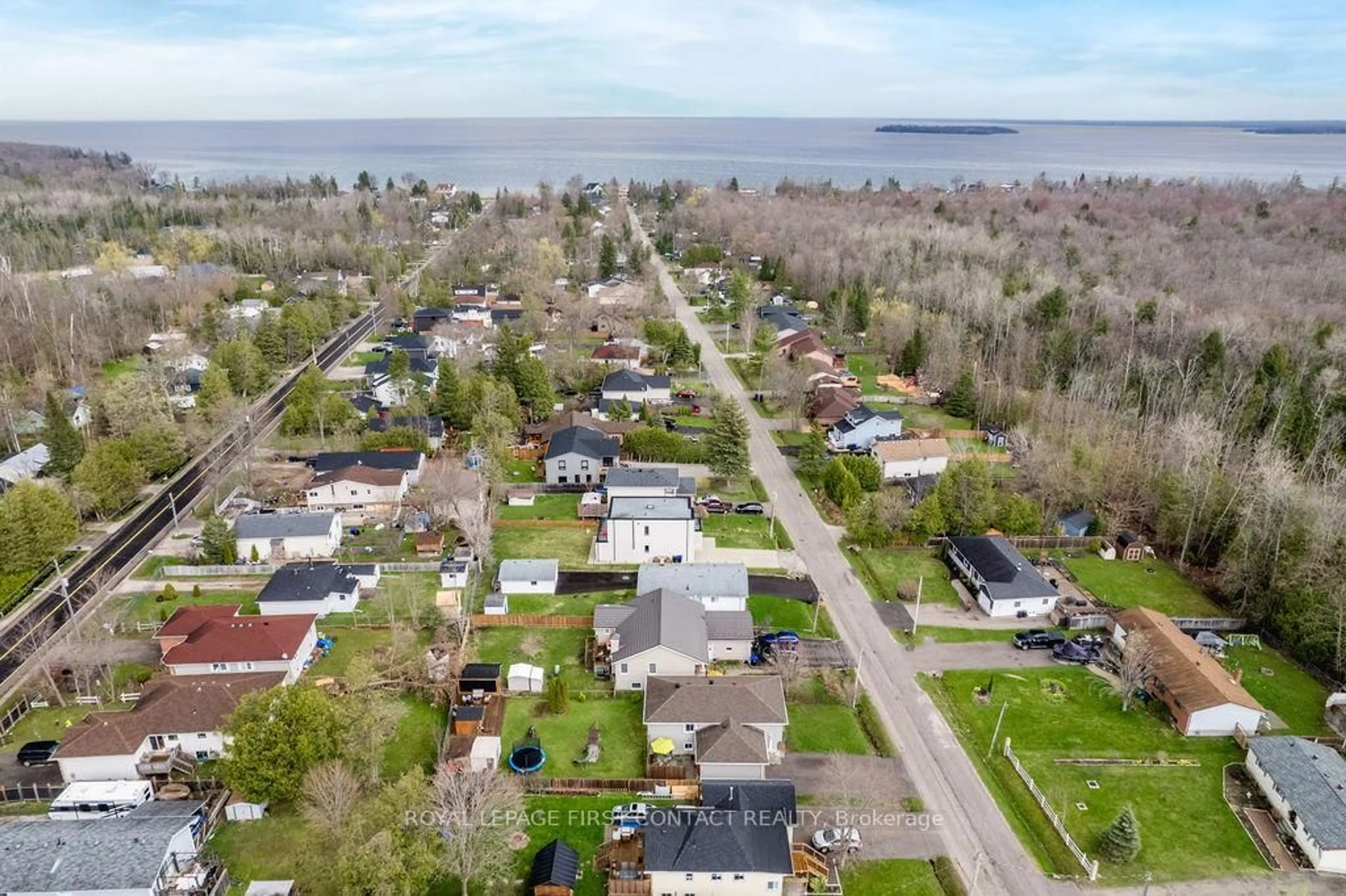A pic from outside/outdoor area/front of a property/back of a property/a pic from drone, water/lake/river/ocean view for 782 Chestnut St, Innisfil Ontario L9S 2H9
