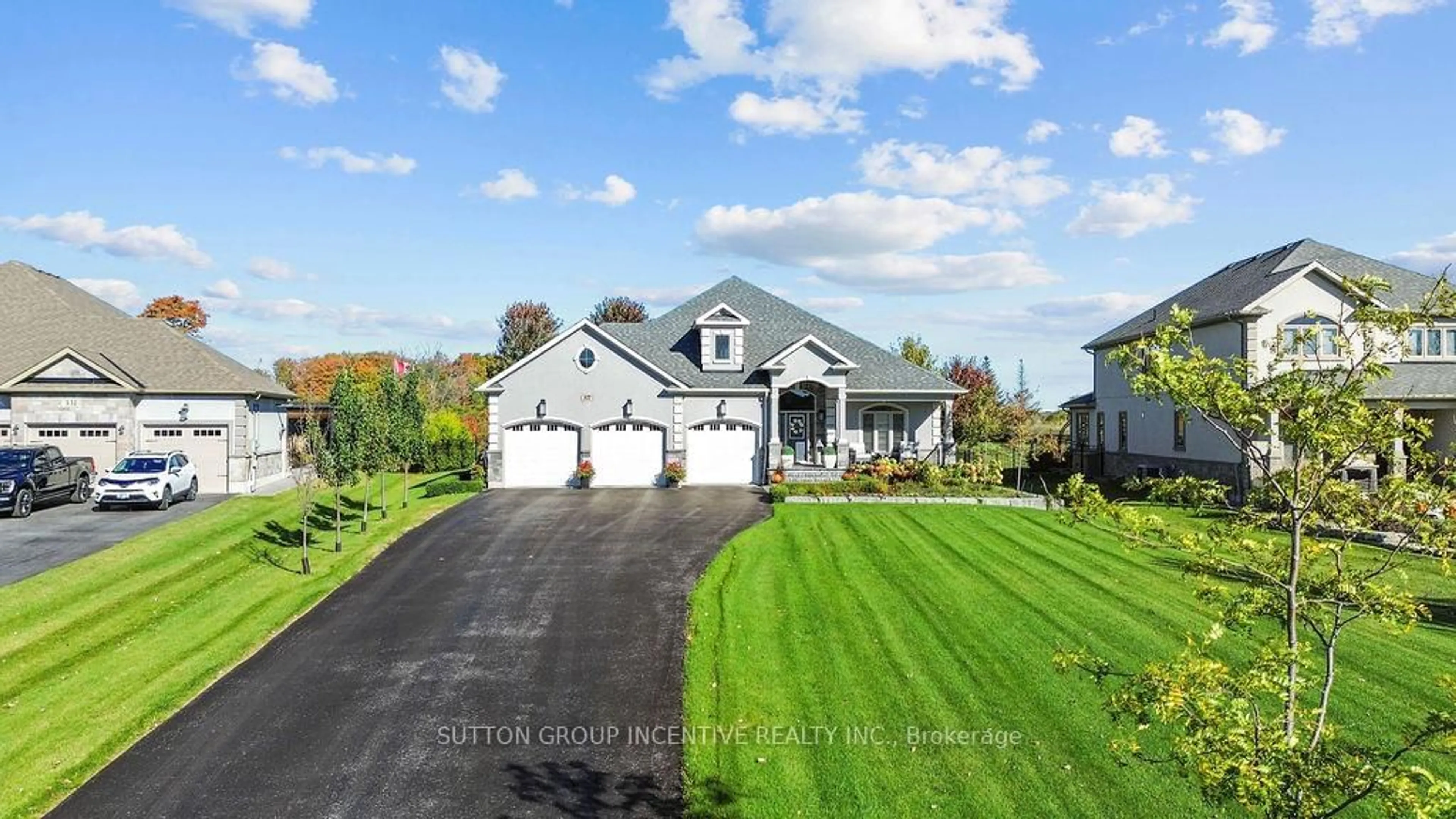 A pic from outside/outdoor area/front of a property/back of a property/a pic from drone, street for 327 Sunnybrae Ave, Innisfil Ontario L9S 0K9