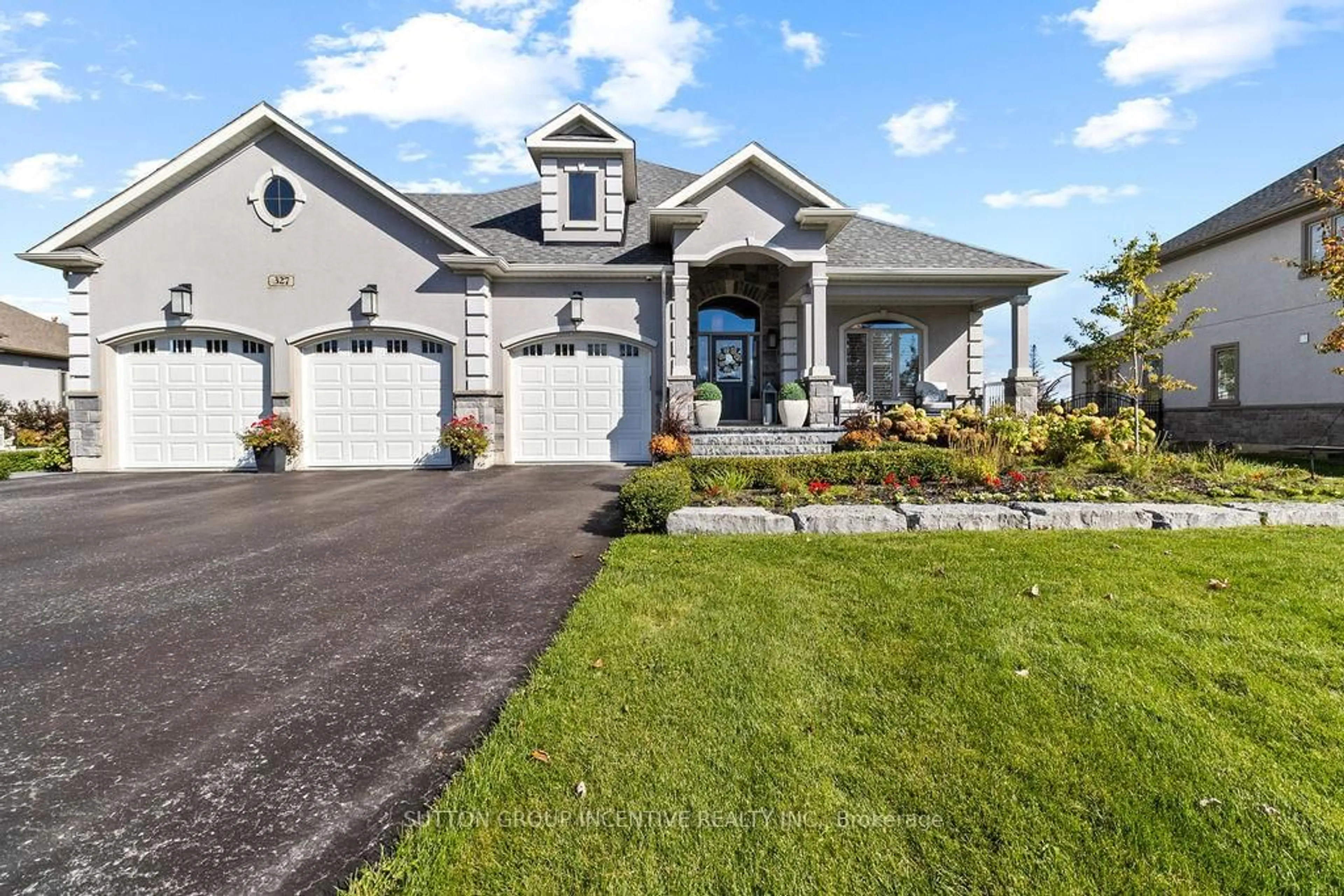 Home with vinyl exterior material, street for 327 Sunnybrae Ave, Innisfil Ontario L9S 0K9
