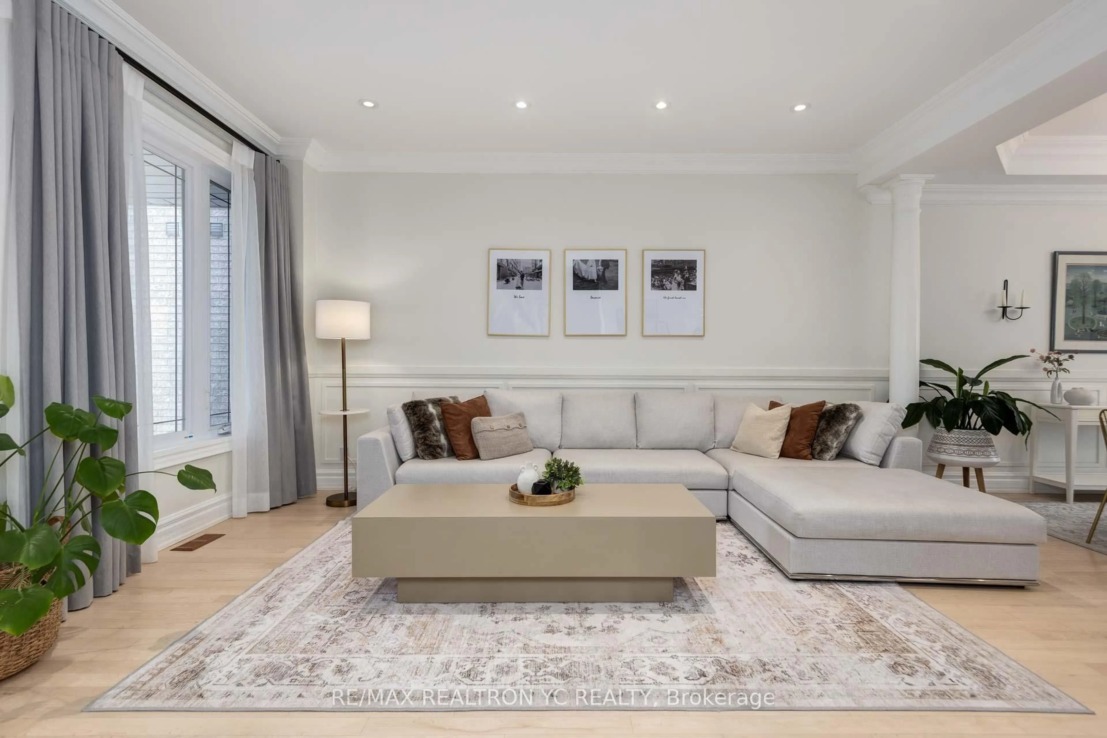 Living room with furniture, unknown for 125 Katerina Ave, Vaughan Ontario L4J 8H3