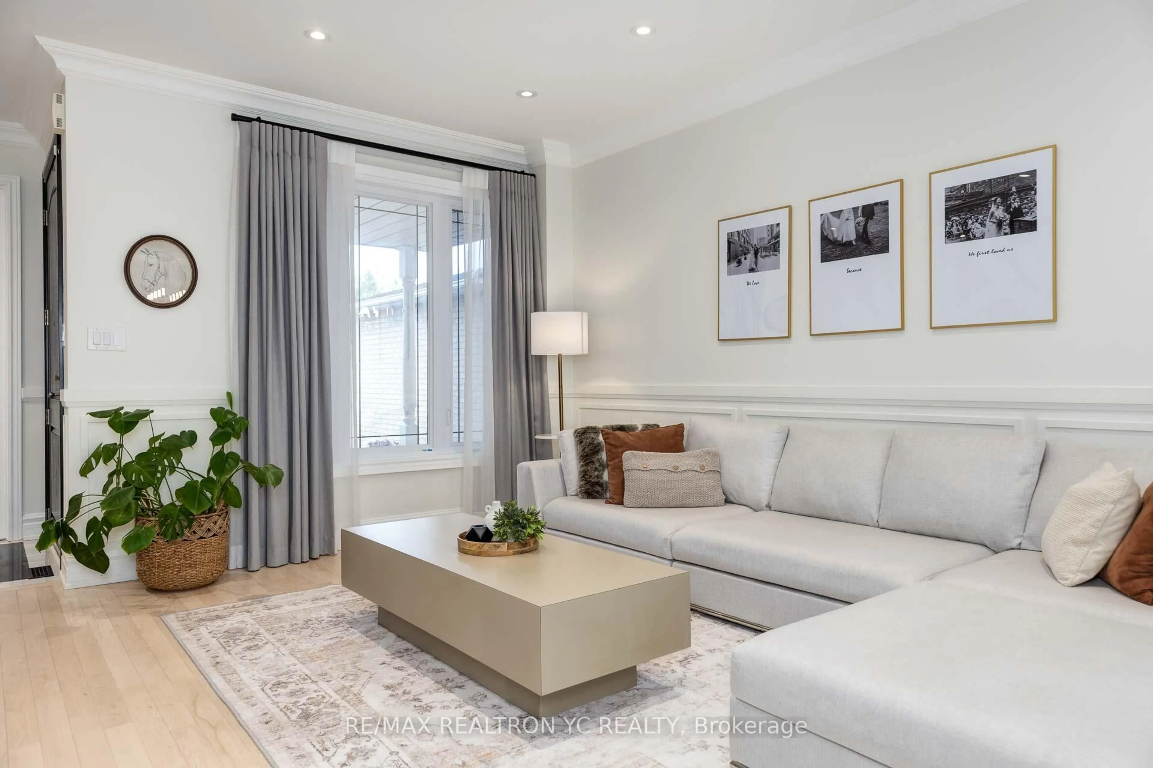 Living room with furniture, wood/laminate floor for 125 Katerina Ave, Vaughan Ontario L4J 8H3