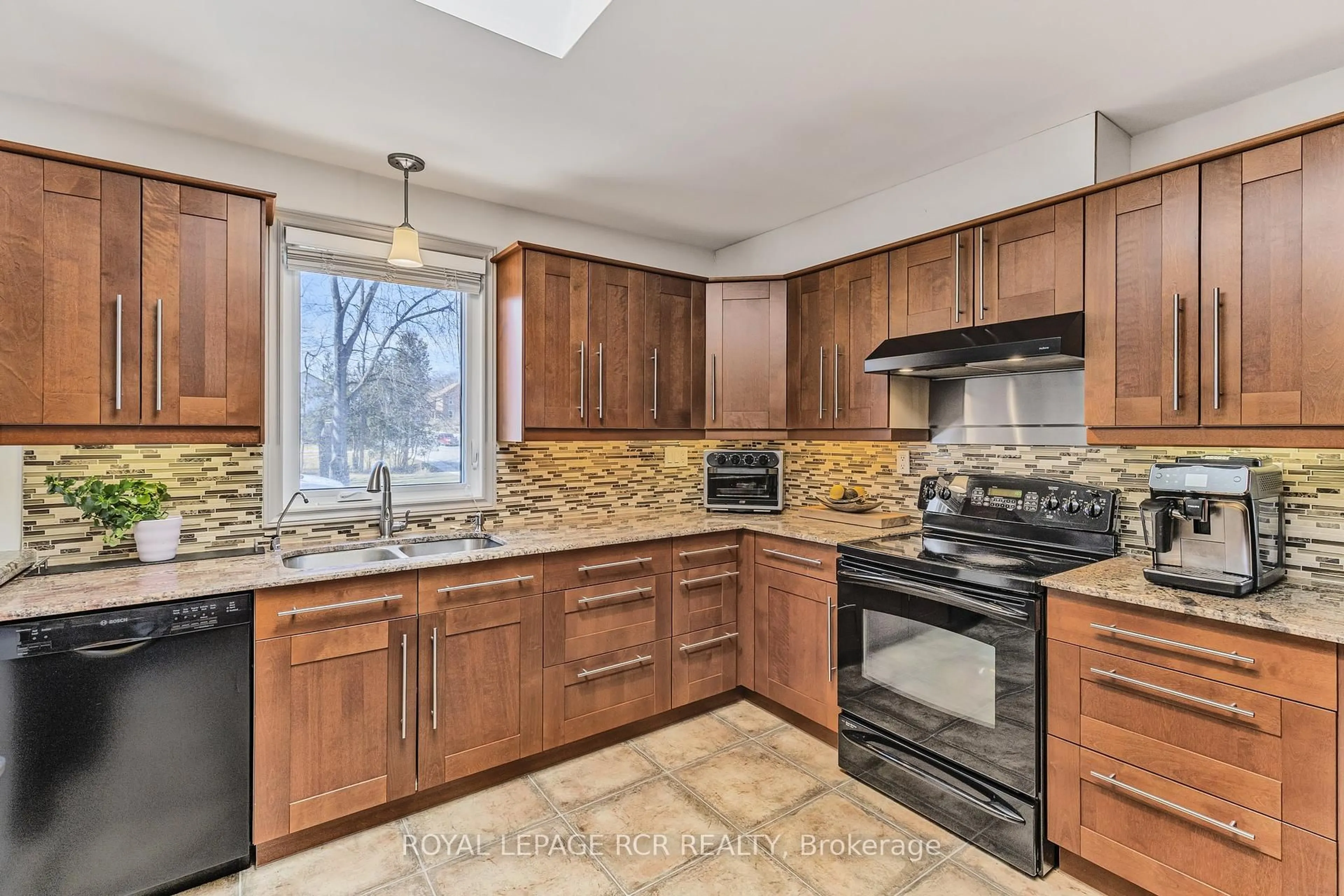 Open concept kitchen, ceramic/tile floor for 4303 County 88 Rd, Bradford West Gwillimbury Ontario L0G 1B0