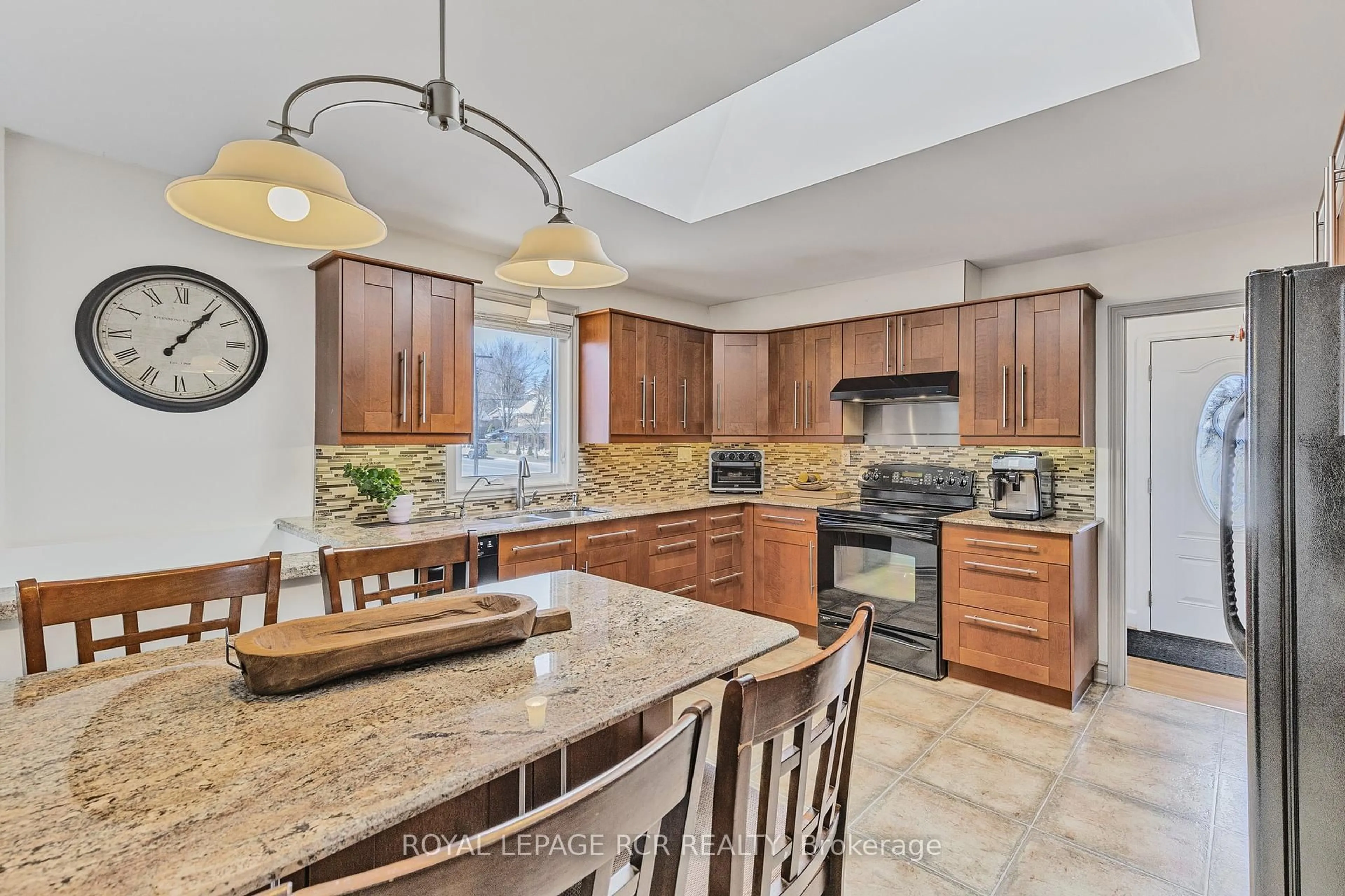 Open concept kitchen, ceramic/tile floor for 4303 County 88 Rd, Bradford West Gwillimbury Ontario L0G 1B0