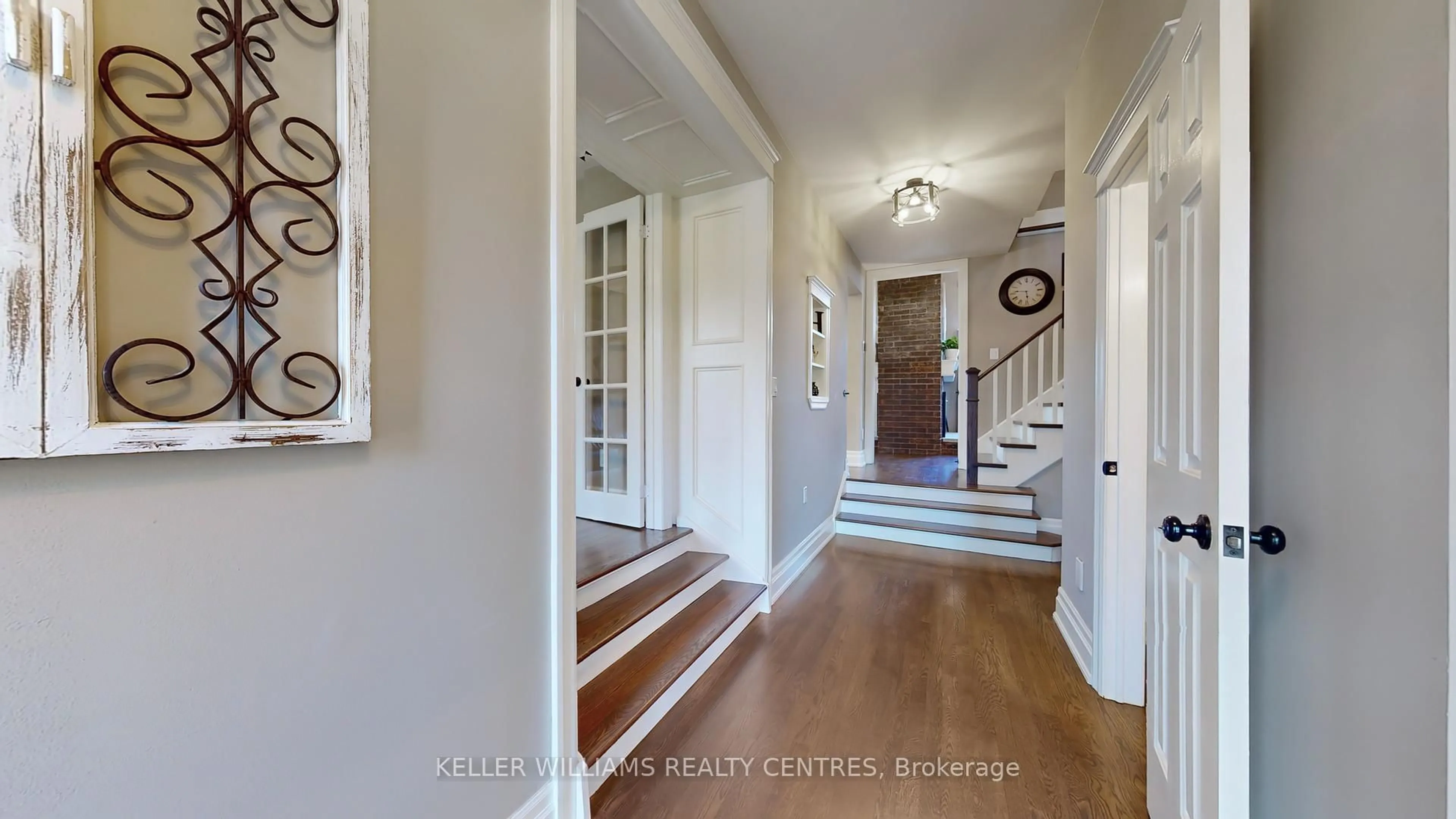 Indoor entryway for 340 Lori Ave, Whitchurch-Stouffville Ontario L4A 6C2