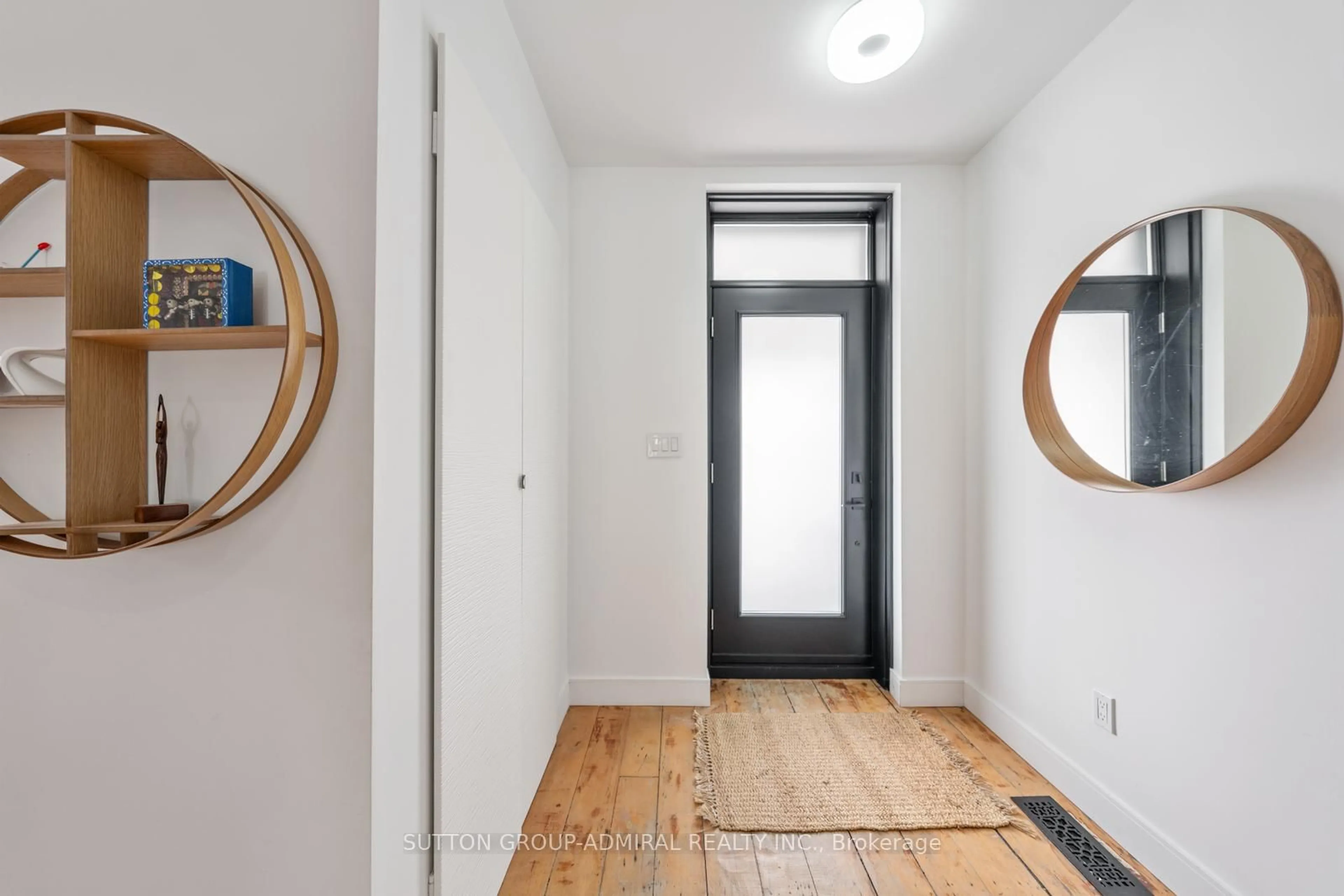 Indoor entryway for 22 George St, Markham Ontario L3P 2R7