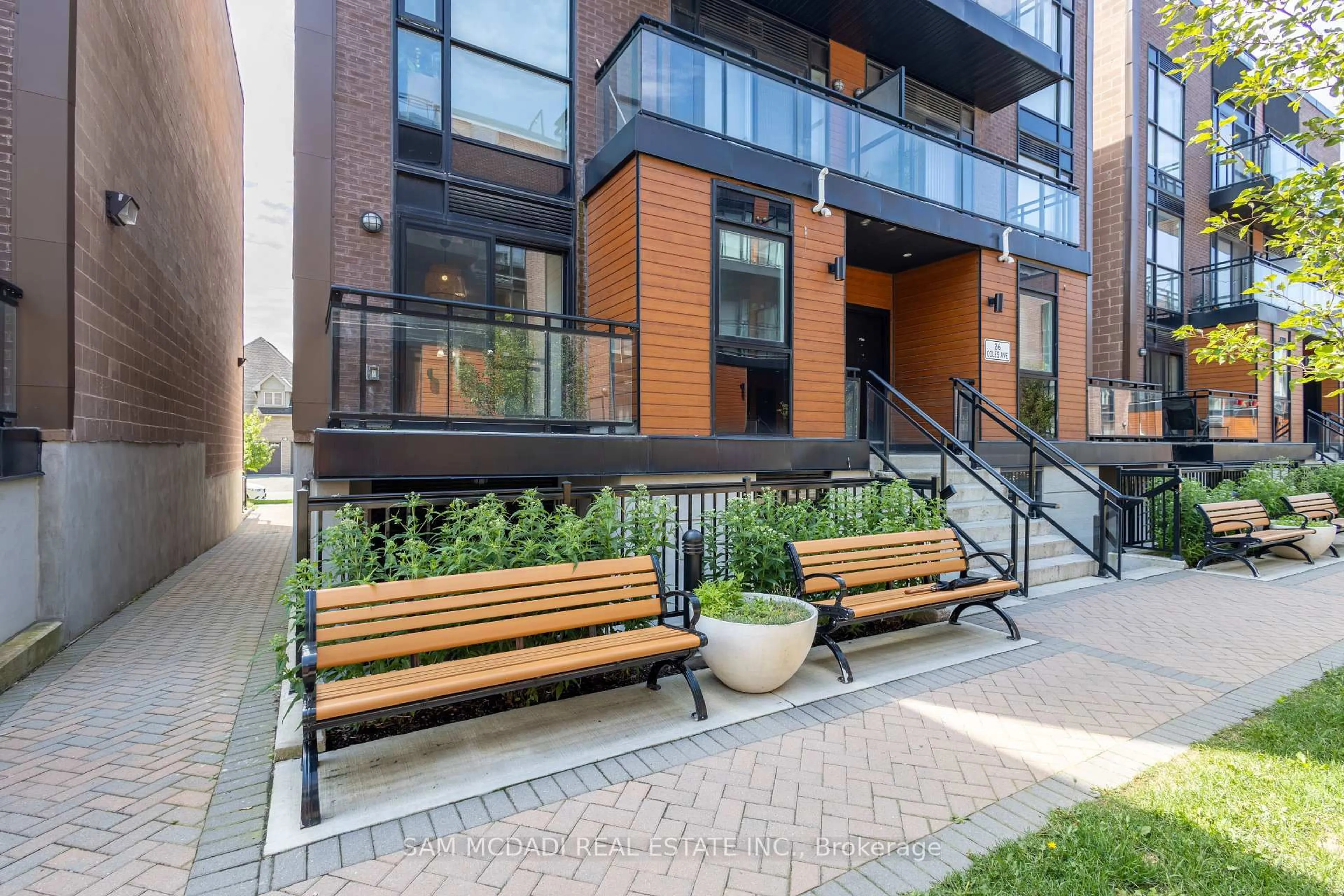 Patio, street for 26 Coles Ave #F402, Vaughan Ontario L4L 0J1