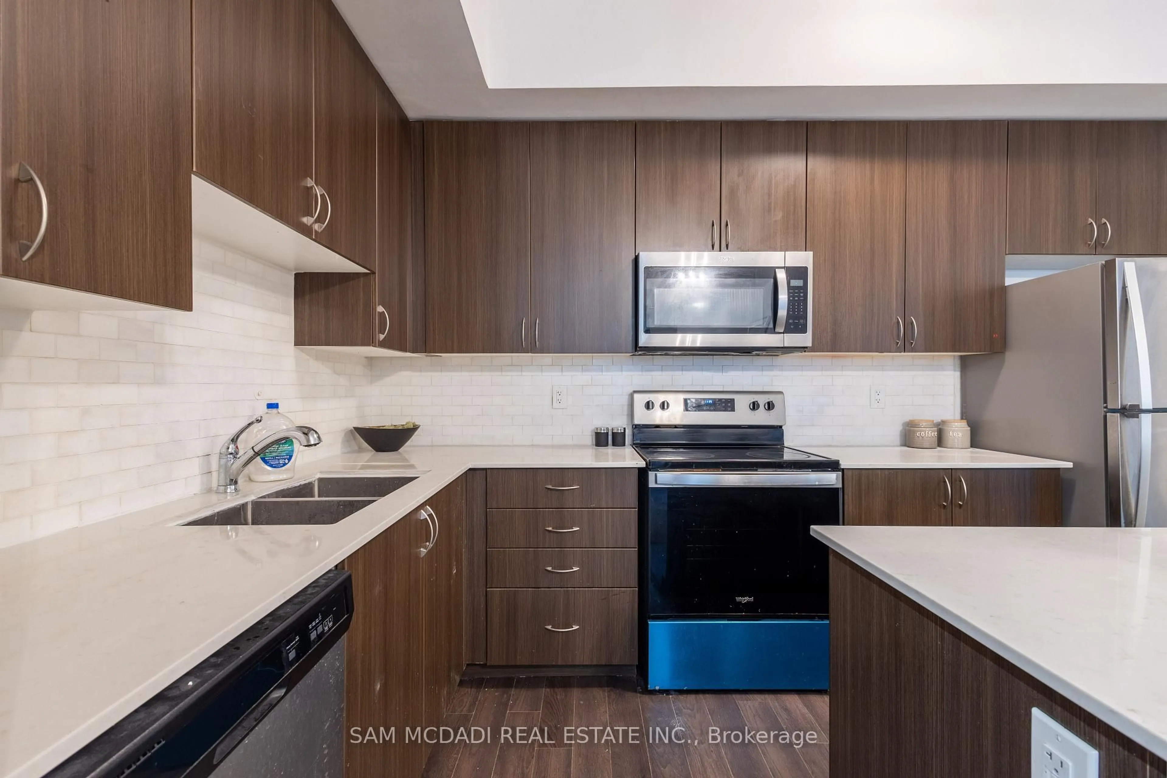 Standard kitchen, unknown for 26 Coles Ave #F402, Vaughan Ontario L4L 0J1