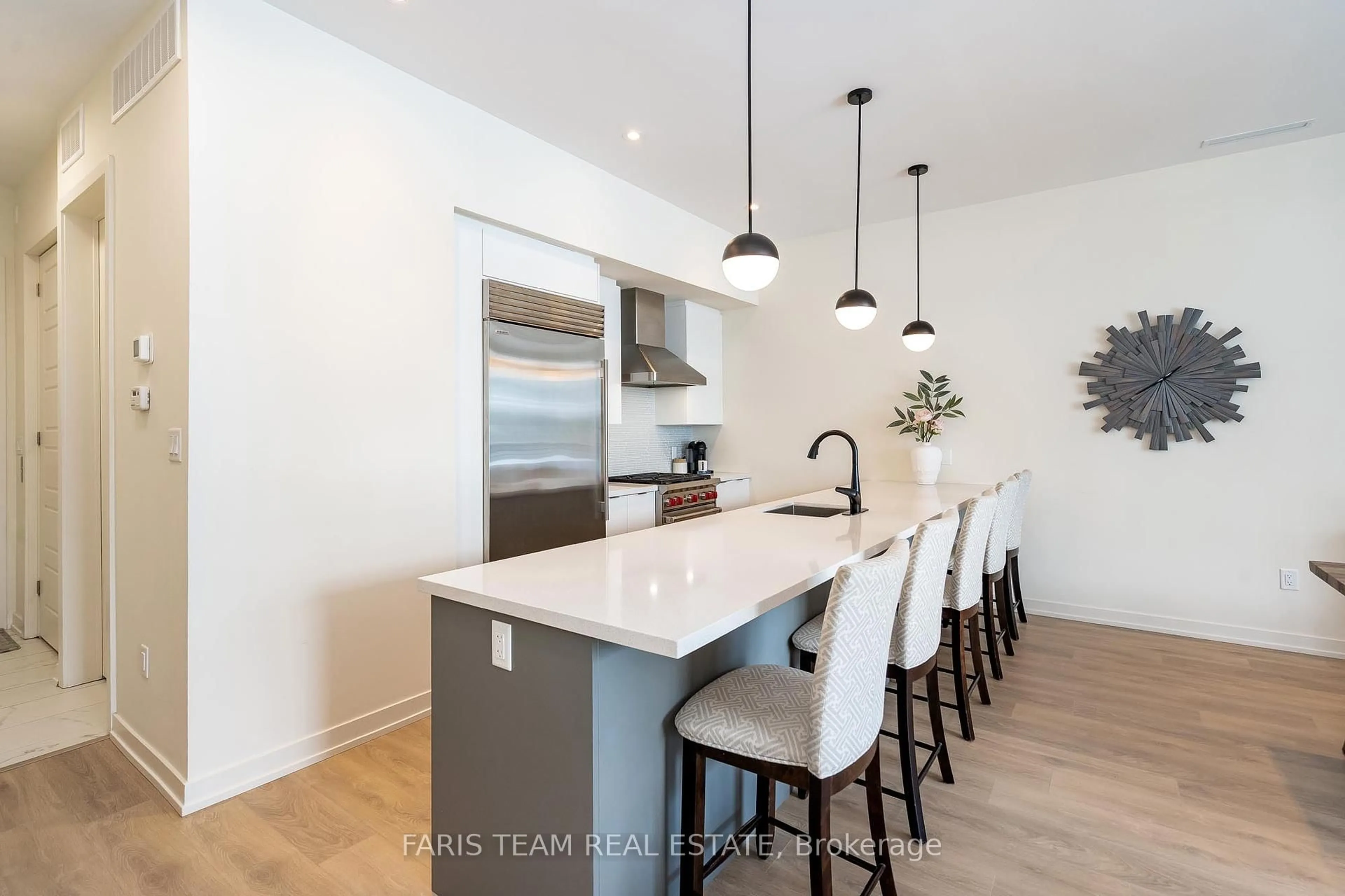 Contemporary kitchen, unknown for 3727 Ferretti Crt, Innisfil Ontario L9S 0N6