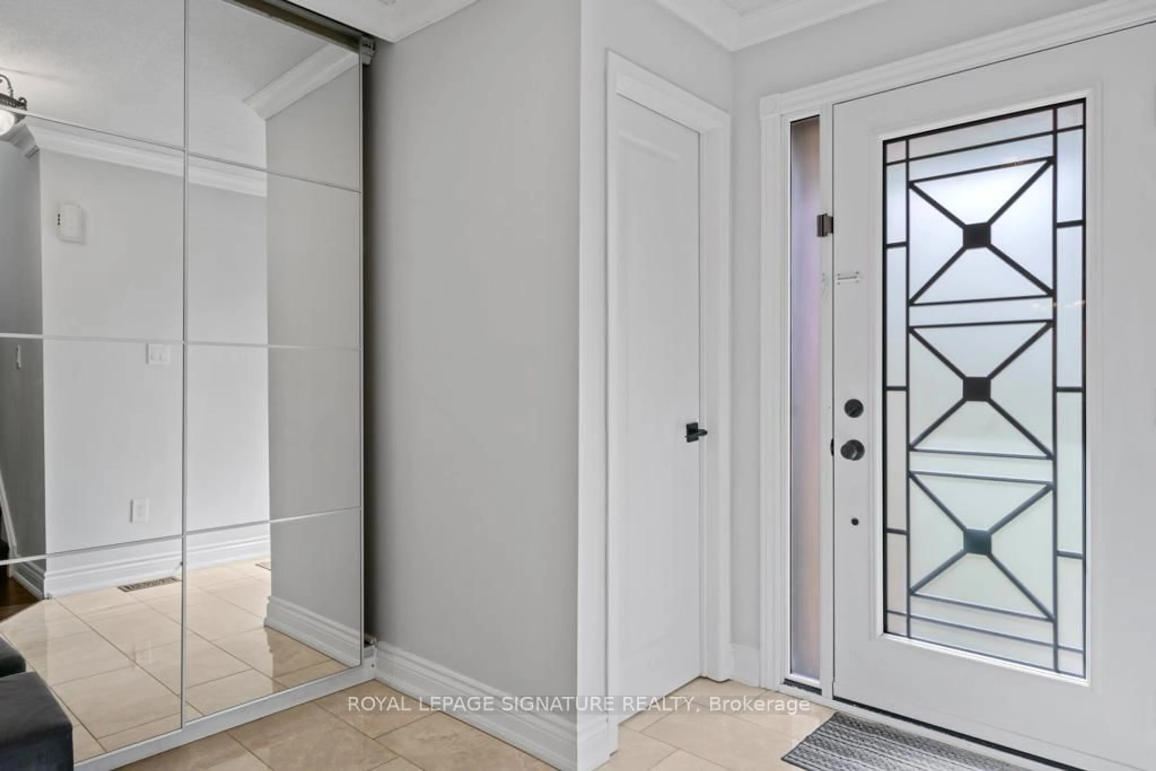 Indoor entryway for 16 Bingham St, Richmond Hill Ontario L4C 9R1