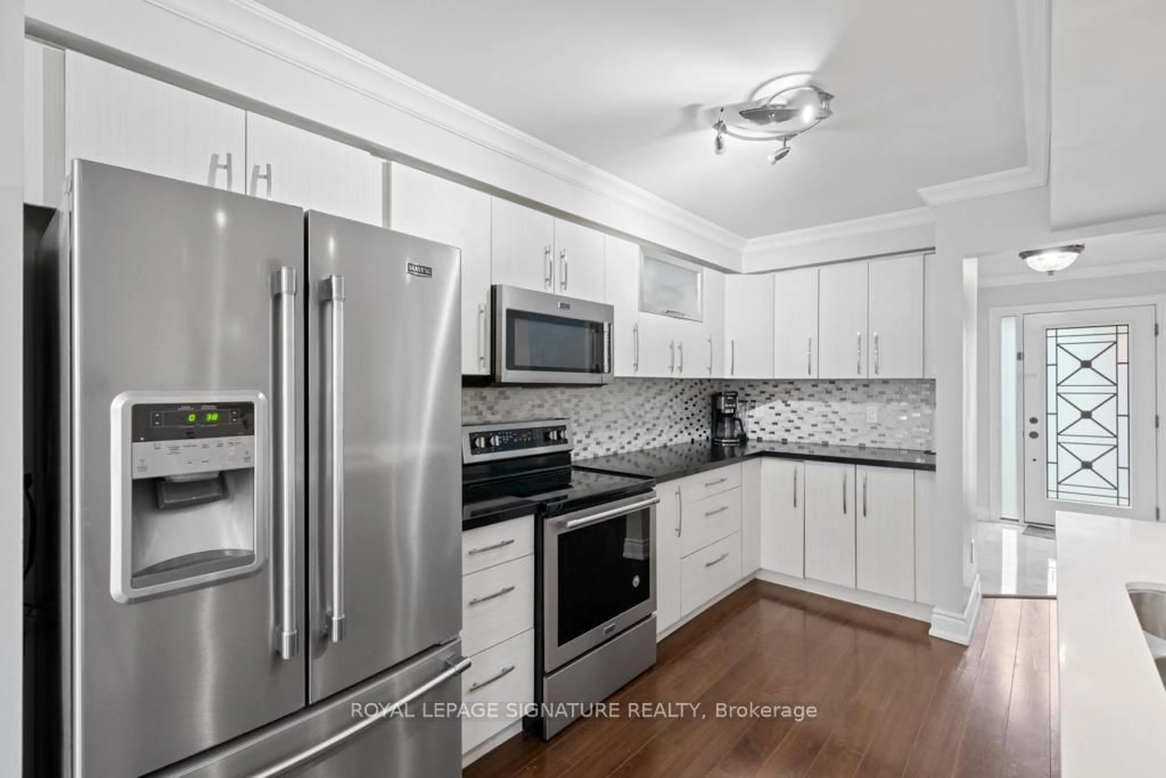Standard kitchen, unknown for 16 Bingham St, Richmond Hill Ontario L4C 9R1