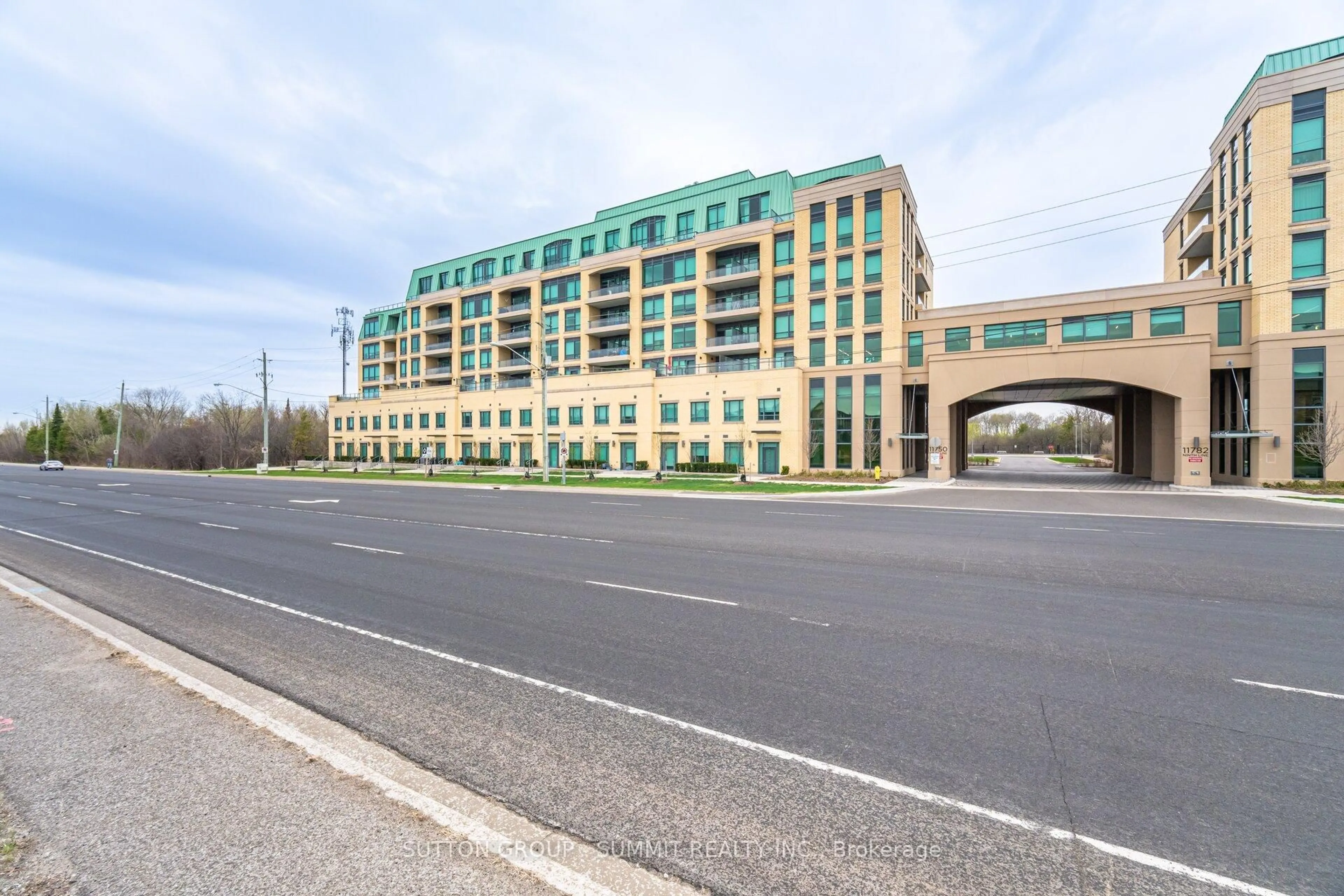 Indoor foyer for 11750 Ninth Line #326, Whitchurch-Stouffville Ontario L4A 5G1