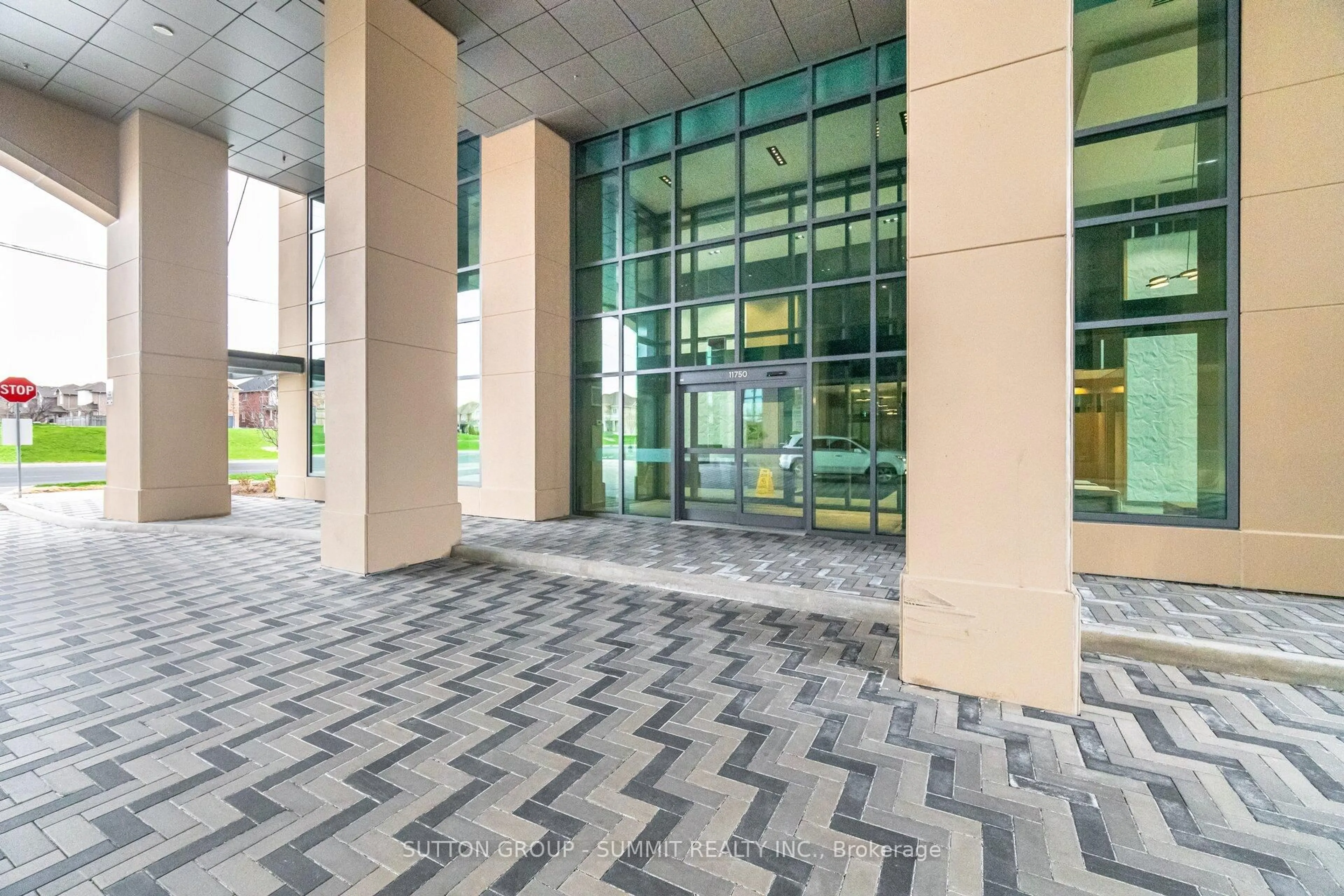 Indoor foyer for 11750 Ninth Line #326, Whitchurch-Stouffville Ontario L4A 5G1