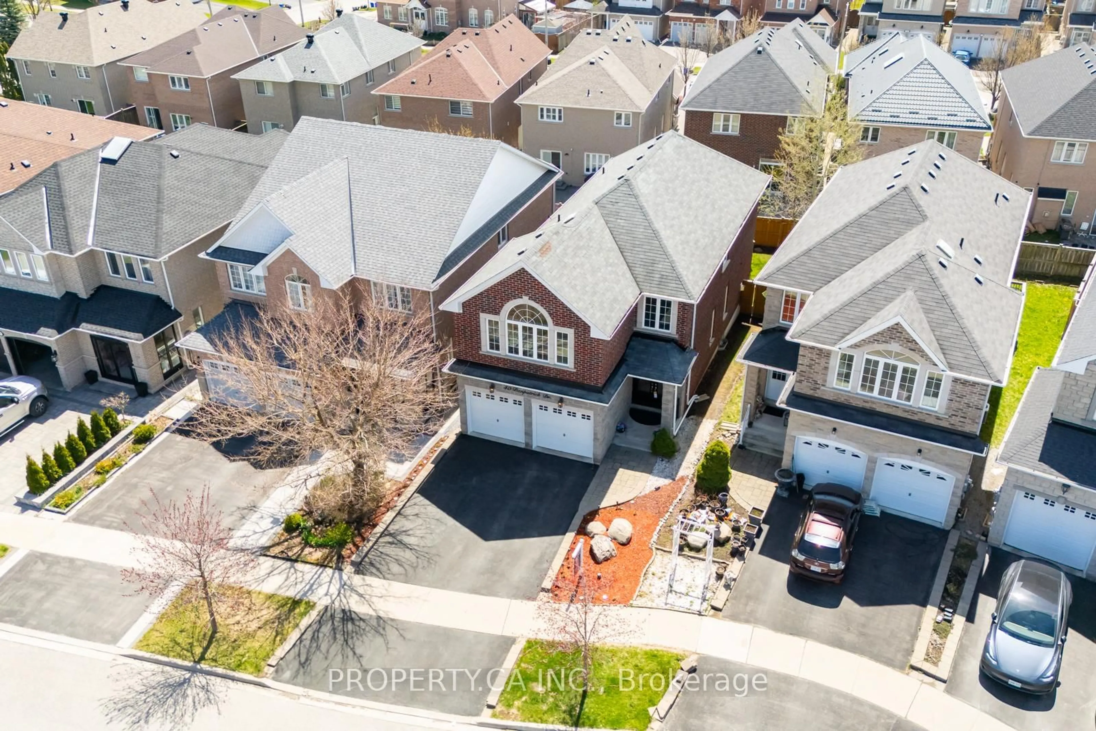 A pic from outside/outdoor area/front of a property/back of a property/a pic from drone, street for 40 Dan Patrick Dr, Richmond Hill Ontario L4S 2S7