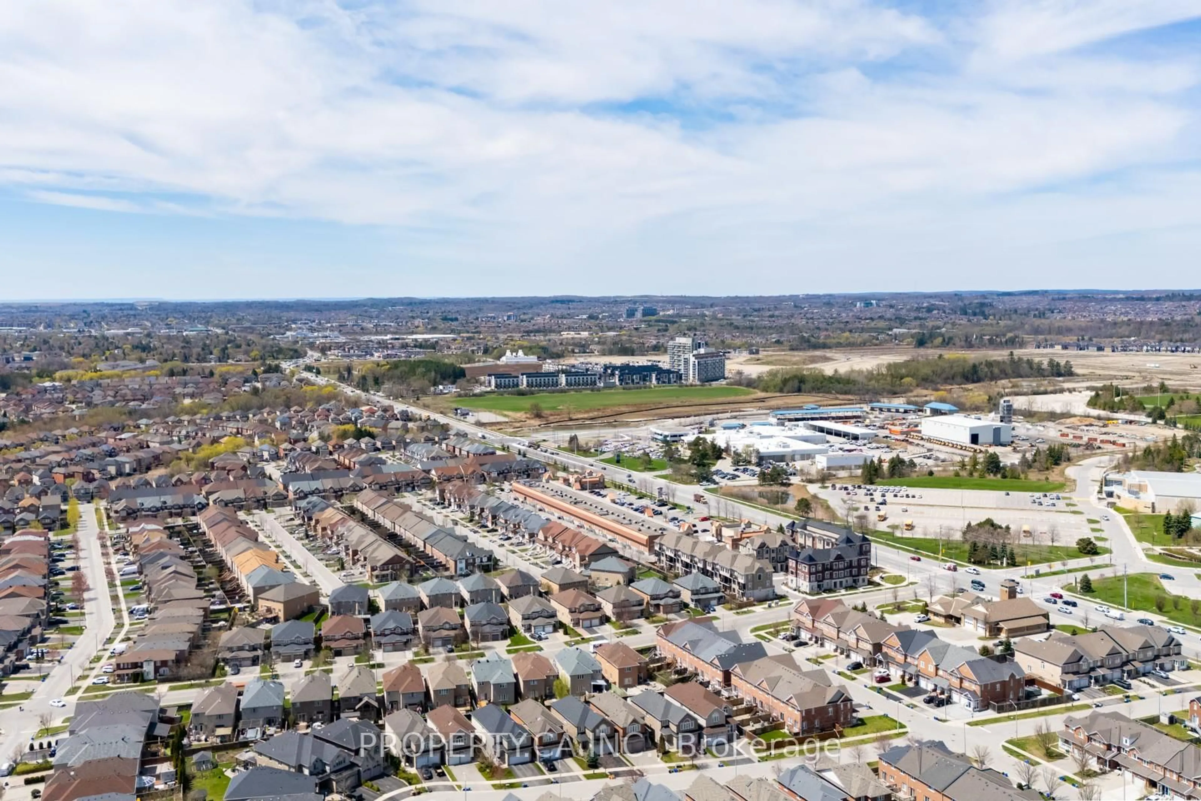 A pic from outside/outdoor area/front of a property/back of a property/a pic from drone, street for 40 Dan Patrick Dr, Richmond Hill Ontario L4S 2S7