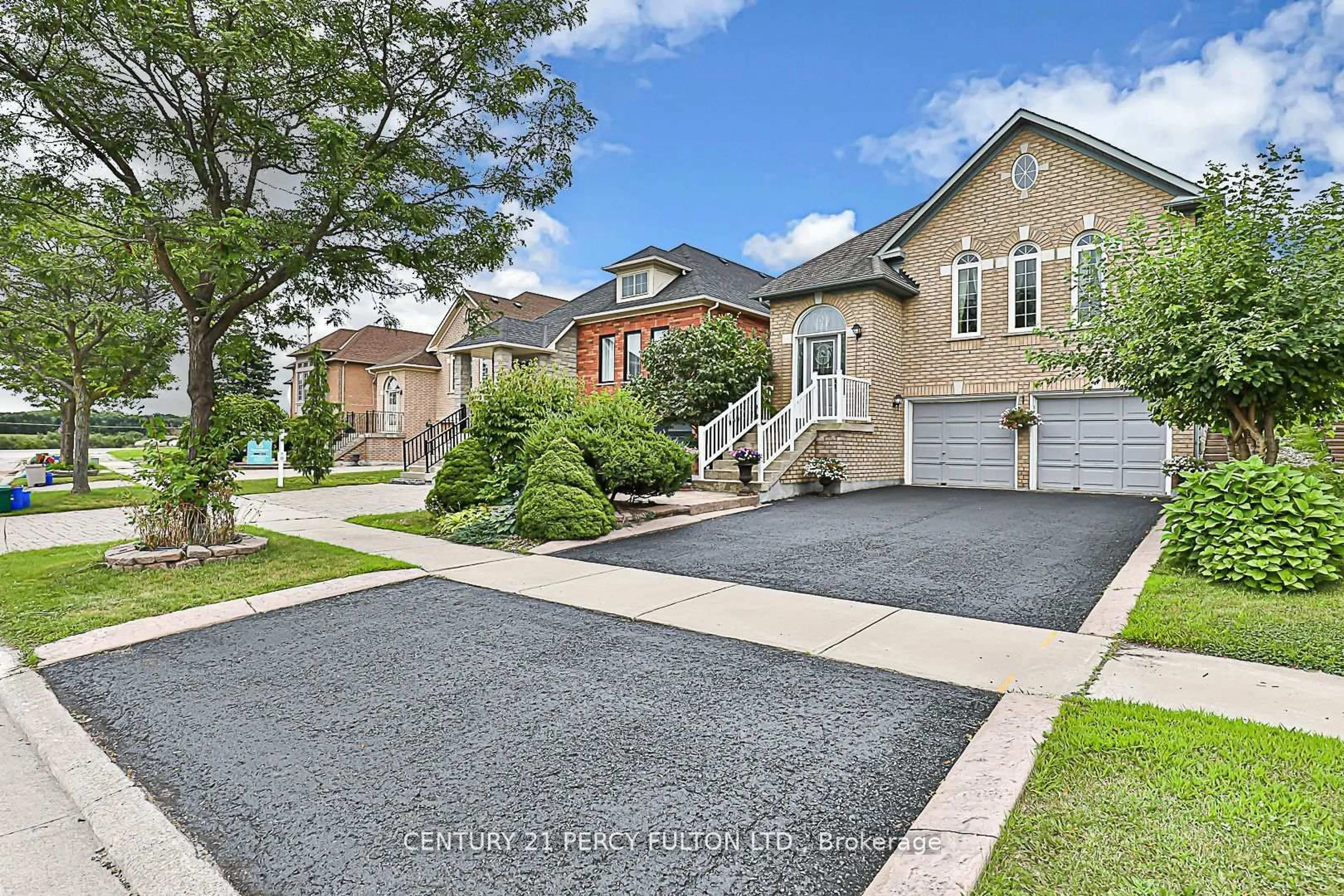 Home with brick exterior material, street for 508 Stone Rd, Aurora Ontario L4G 6Z6