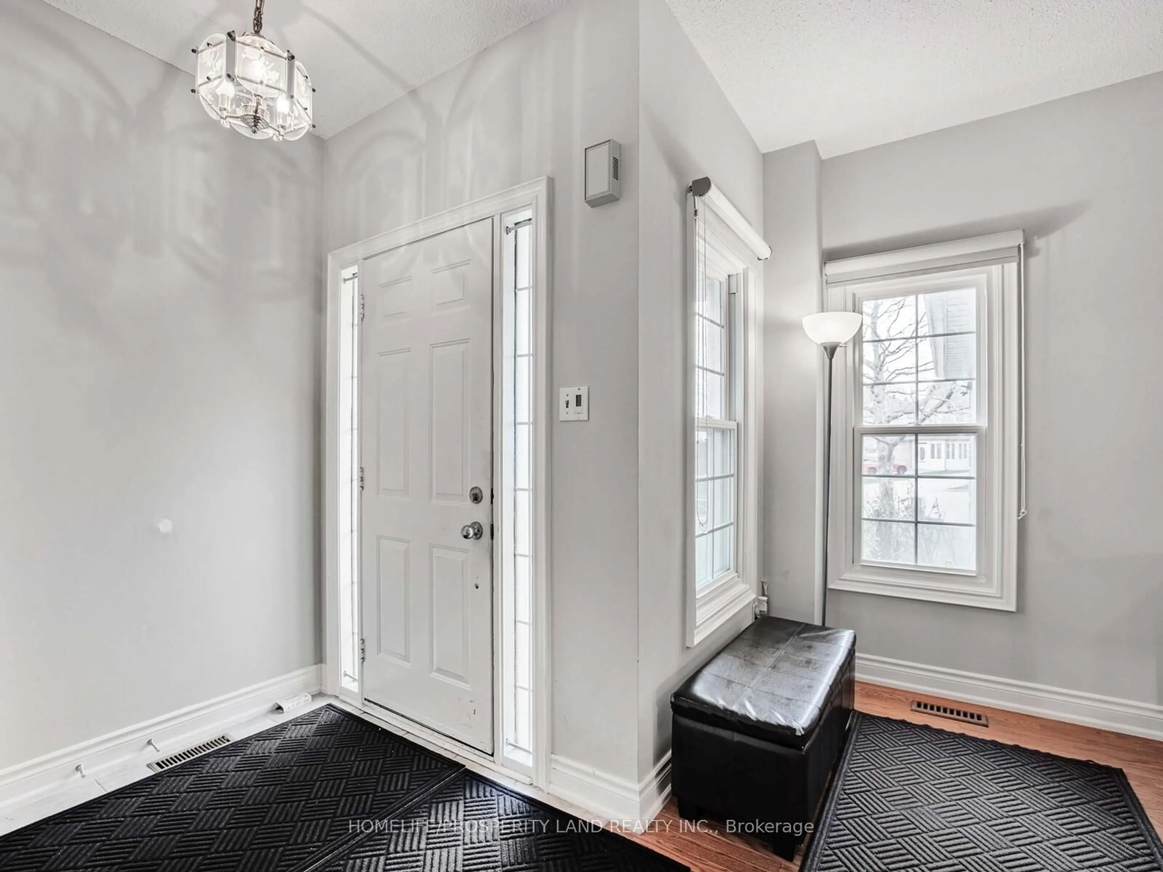 Indoor entryway for 17 Major Elliott Crt, Markham Ontario L3R 9C3