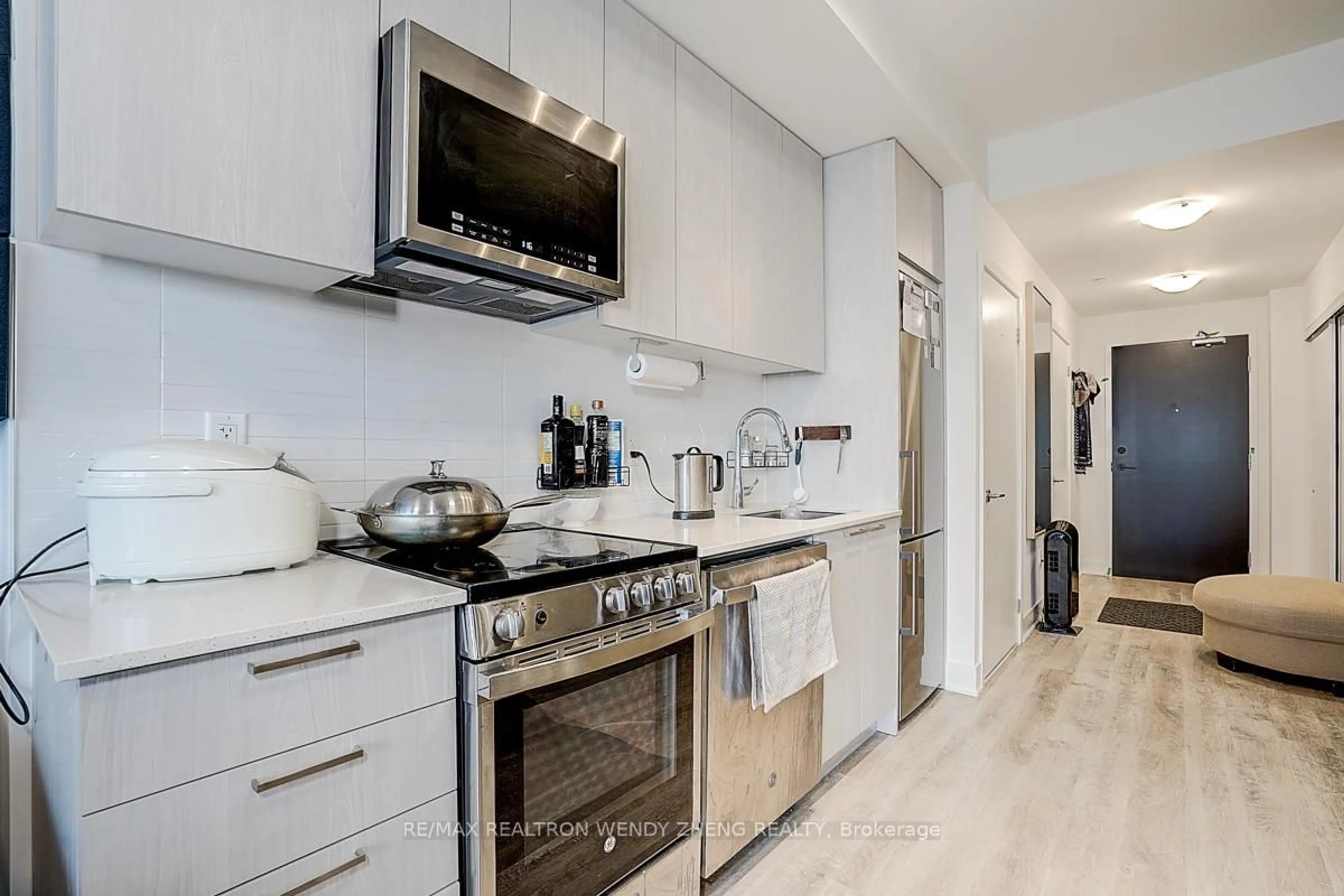 Unknown for 185 Deerfield Rd #1201, Newmarket Ontario L3Y 0G7