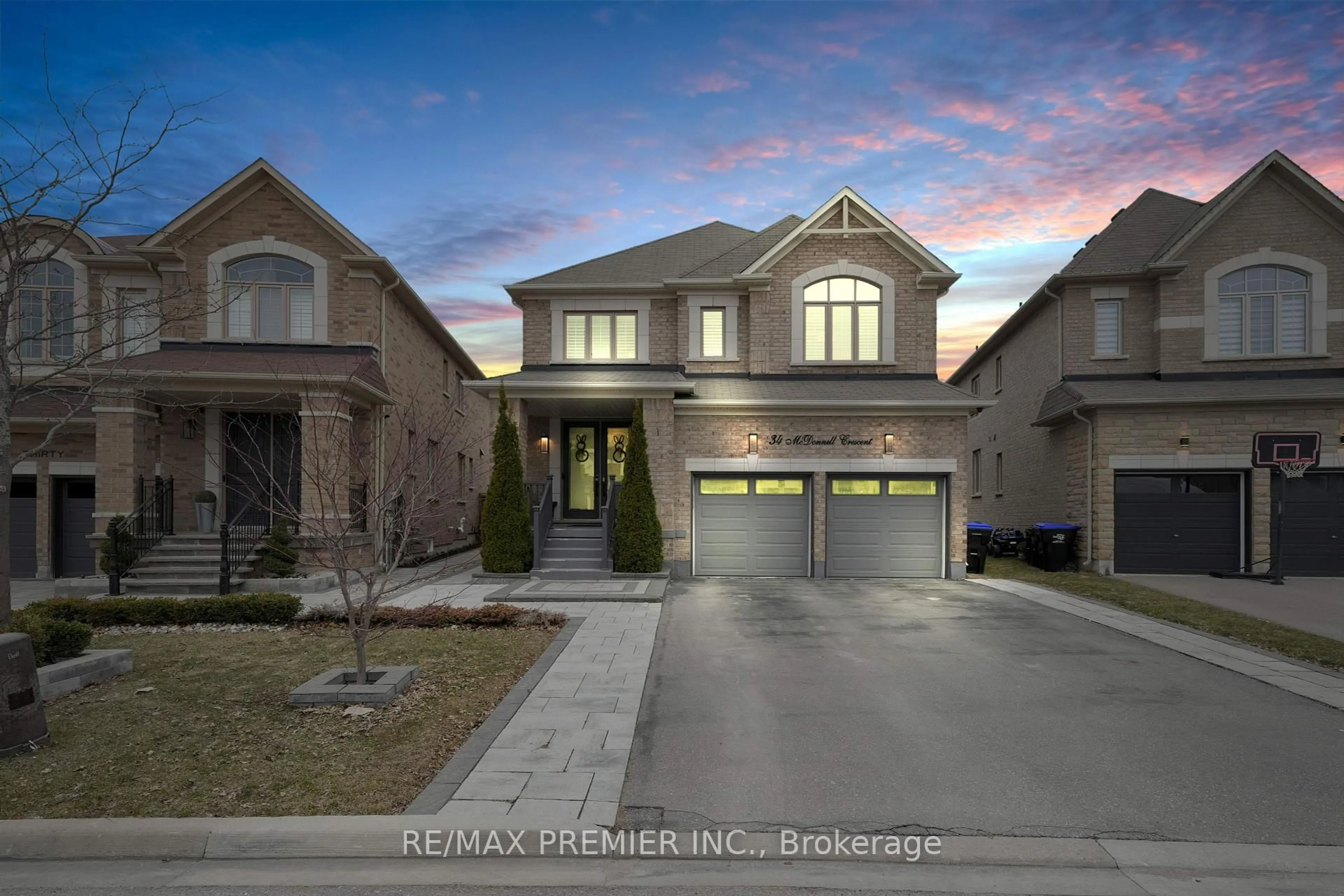 Home with brick exterior material, street for 34 McDonnell Cres, Bradford West Gwillimbury Ontario L3Z 0S7