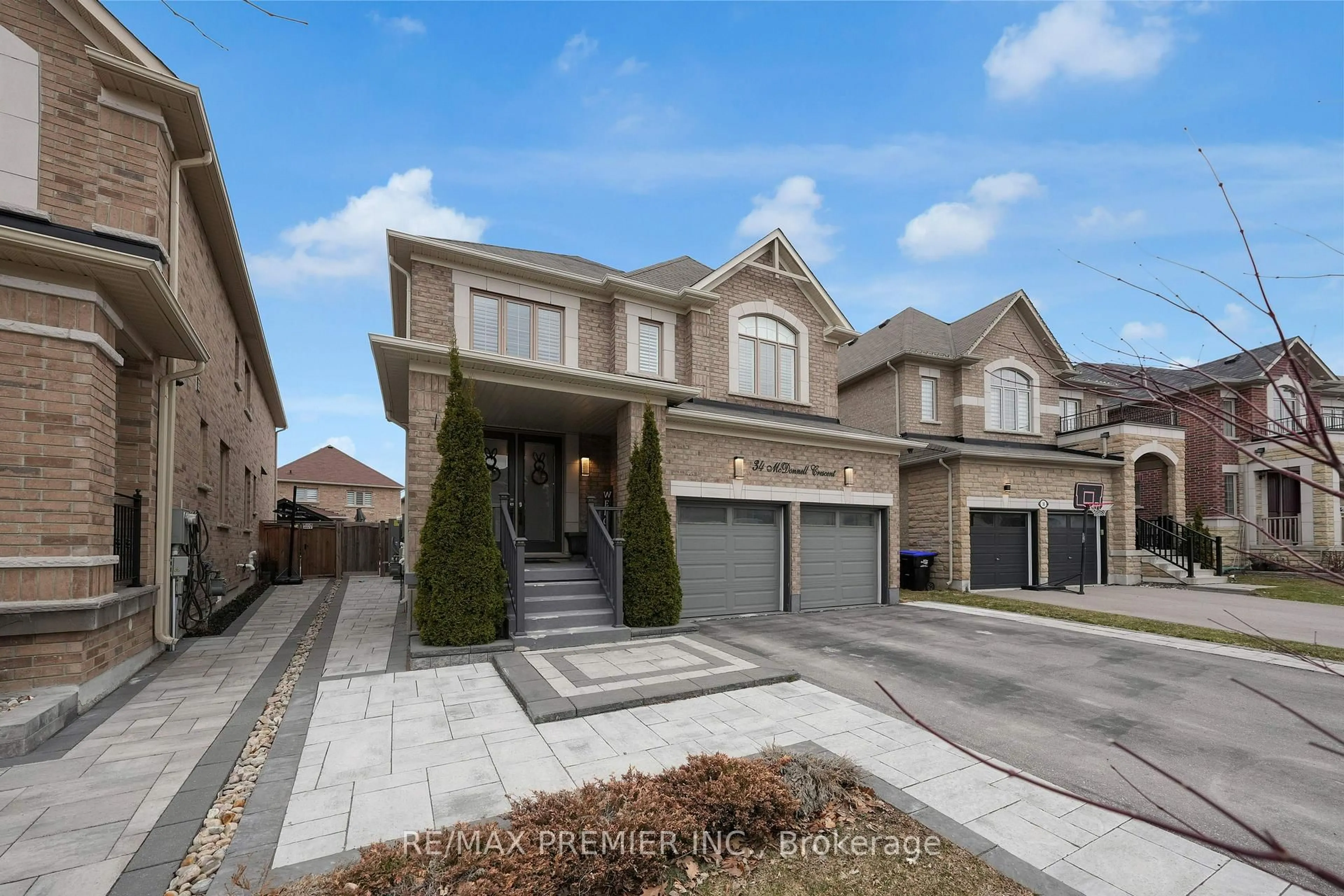 Home with brick exterior material, street for 34 McDonnell Cres, Bradford West Gwillimbury Ontario L3Z 0S7