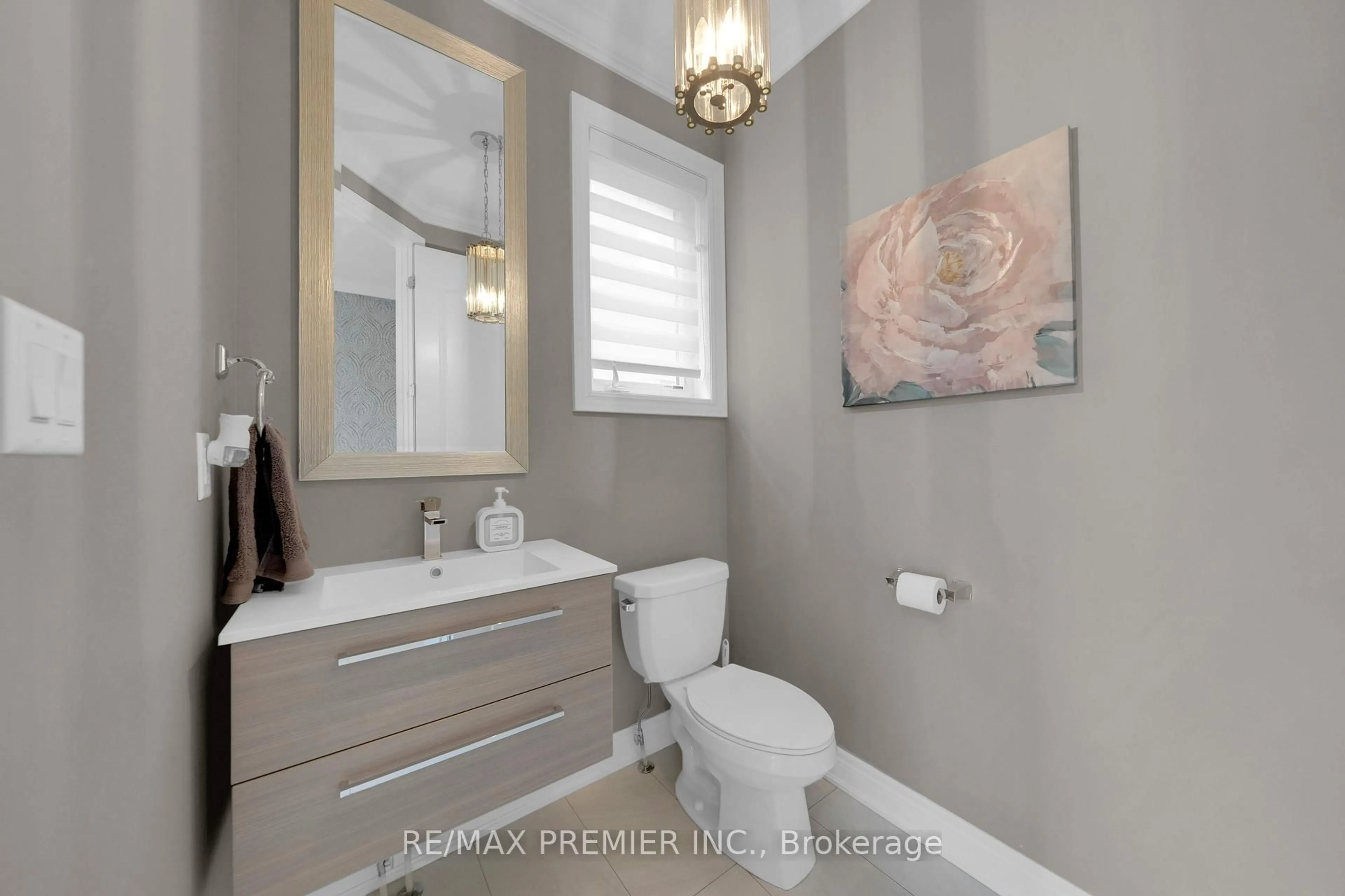 Contemporary bathroom, ceramic/tile floor for 34 McDonnell Cres, Bradford West Gwillimbury Ontario L3Z 0S7