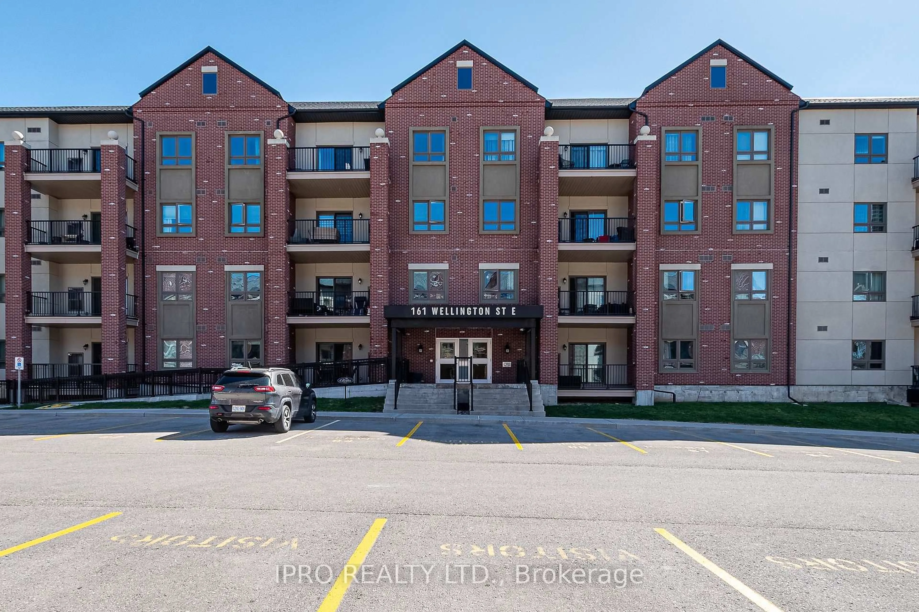 Home with brick exterior material, building for 161 Wellington St #107, New Tecumseth Ontario L9R 0R8