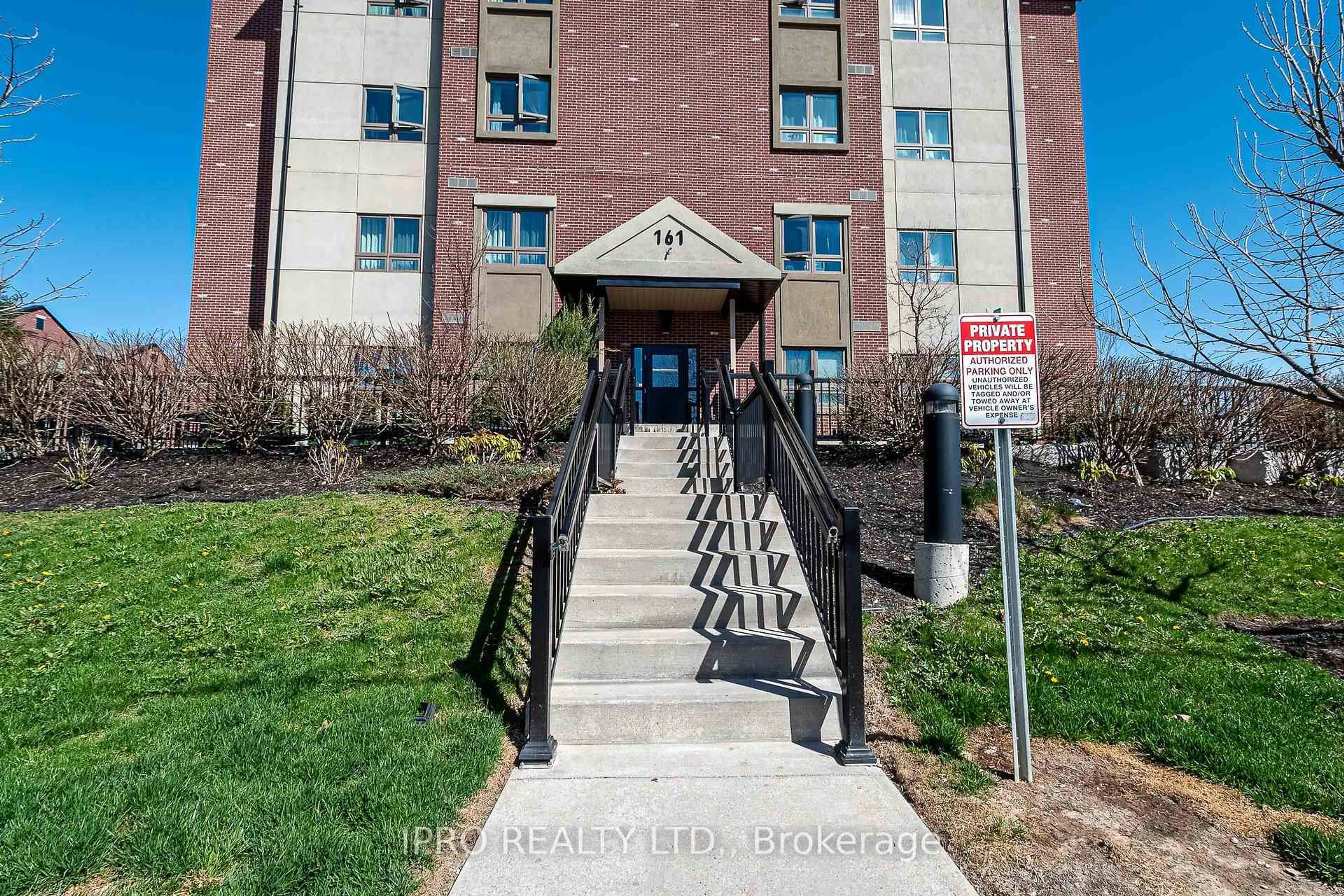 Indoor foyer for 161 Wellington St #107, New Tecumseth Ontario L9R 0R8