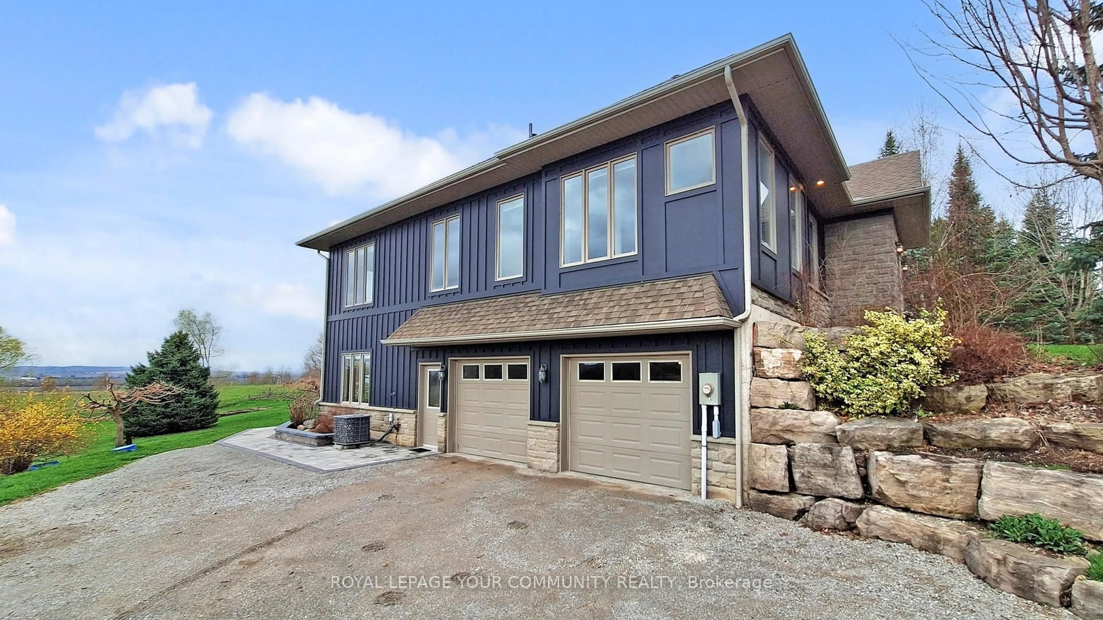 Home with brick exterior material, building for 4499 15th Sideroad Rd, New Tecumseth Ontario L0L 1L0